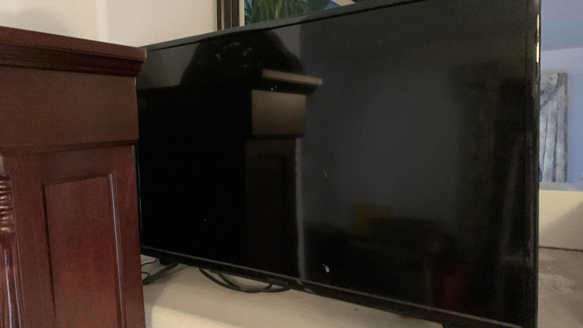 Photo 1 of TOSHIBA 32” 720P TELEVISION