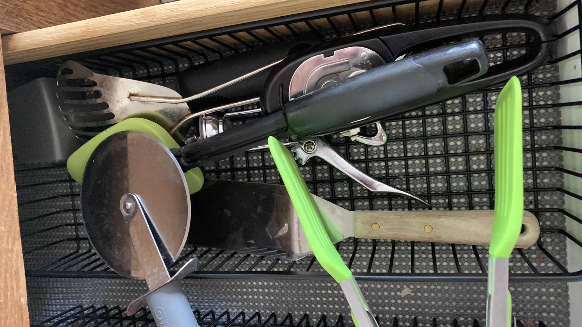 Photo 1 of CONTENTS OF KITCHEN DRAWER