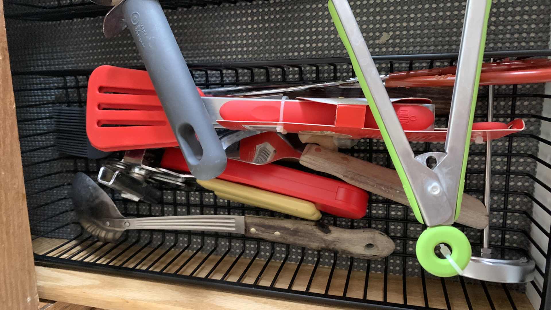 Photo 1 of CONTENTS OF KITCHEN DRAWER