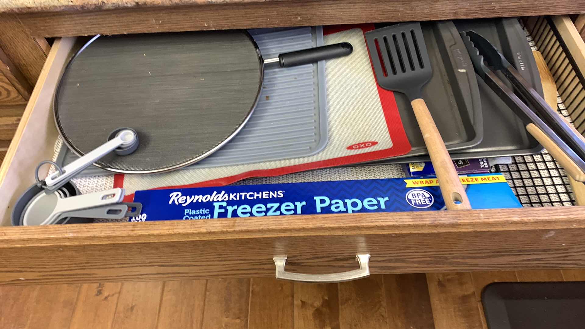 Photo 1 of CONTENTS OF KITCHEN DRAWER