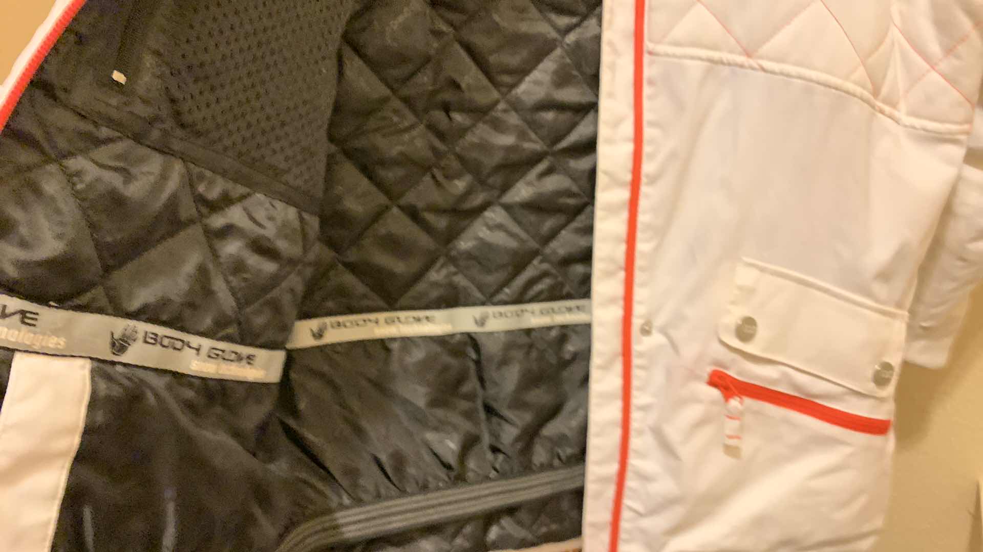 Photo 1 of BODY GLOVE SKI JACKET SIZE MEDIUM