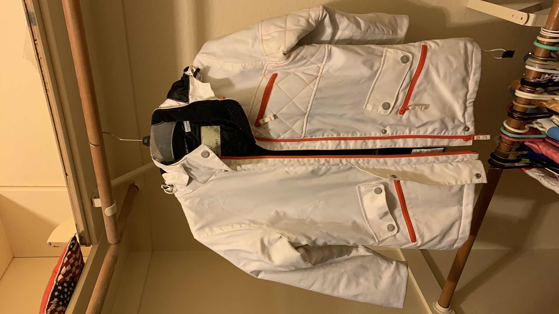 Photo 1 of BODY GLOVE SKI JACKET SIZE MEDIUM