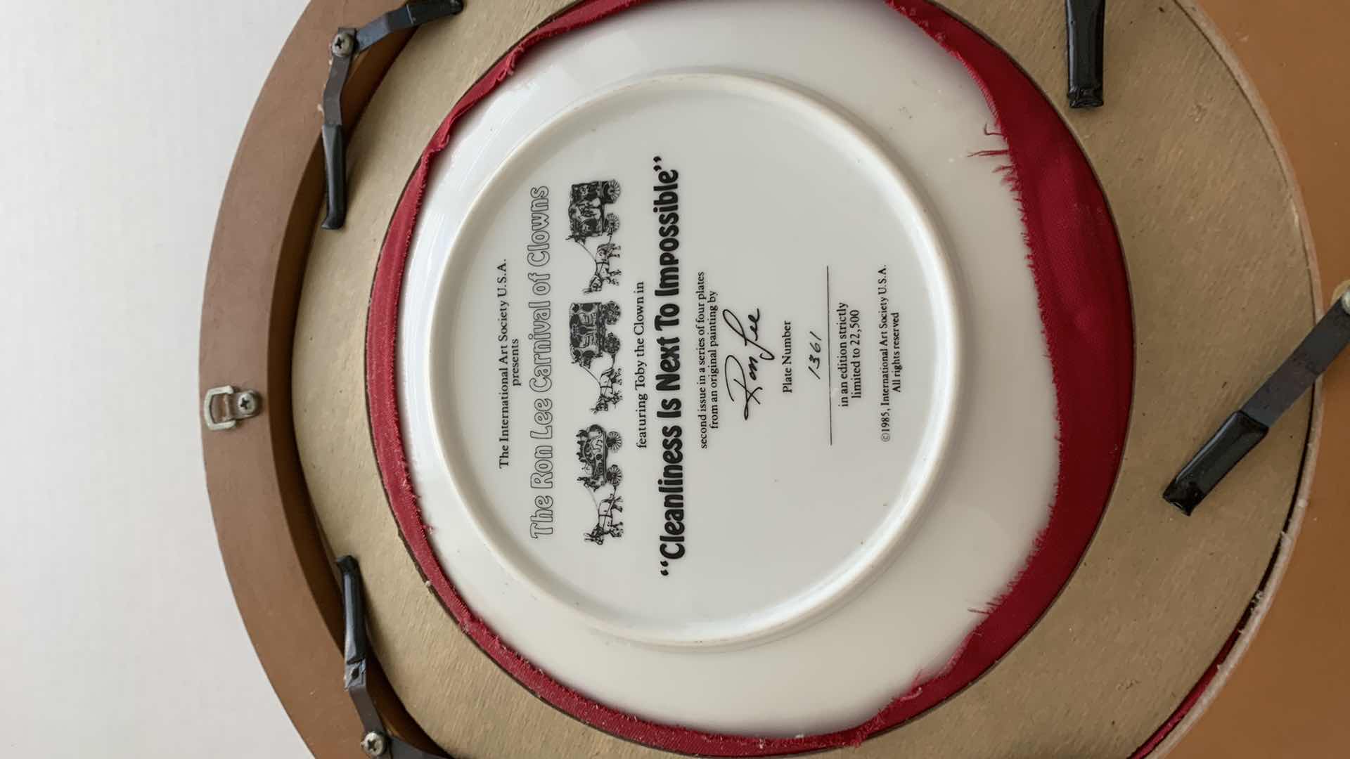 Photo 3 of “CLEANLINESS IS NEXT TO IMPOSSIBLE” RON LEE CARNIVAL OF CLOWNS LIMITED EDITION PLATE 13” CIRCUMFERENCE