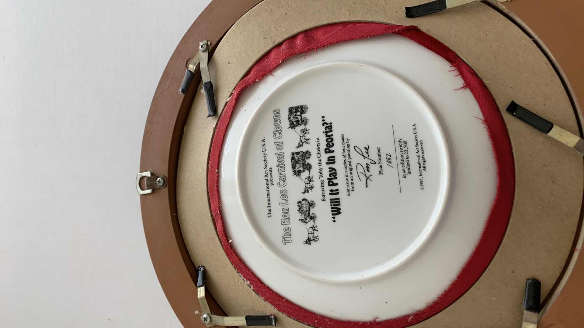 Photo 1 of “WILL IT PLAY IN PEORIA” RON LEE CARNIVAL OF CLOWNS LIMITED EDITION PLATE13” CIRCUMFERENCE