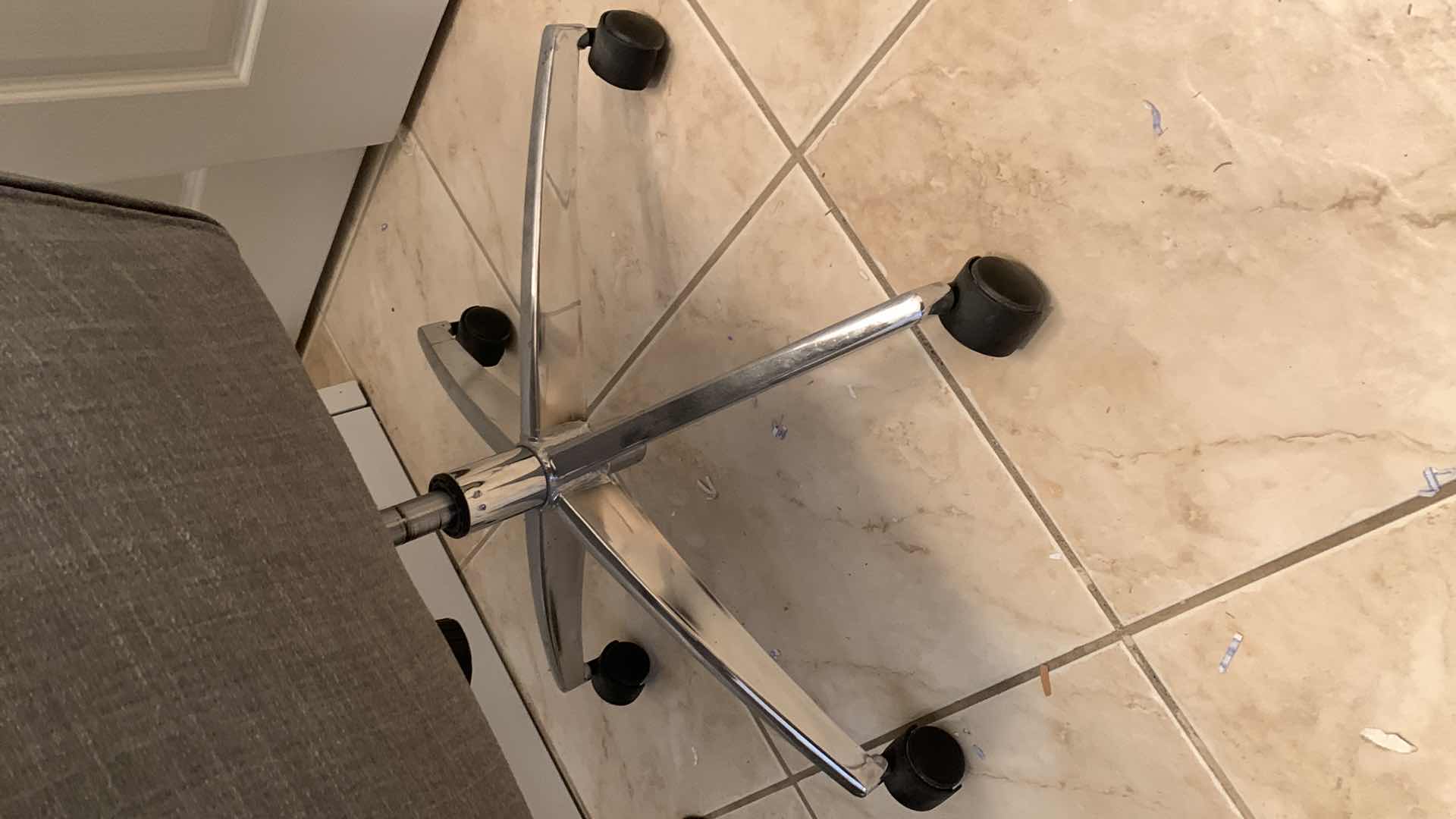 Photo 1 of OFFICE CHAIR