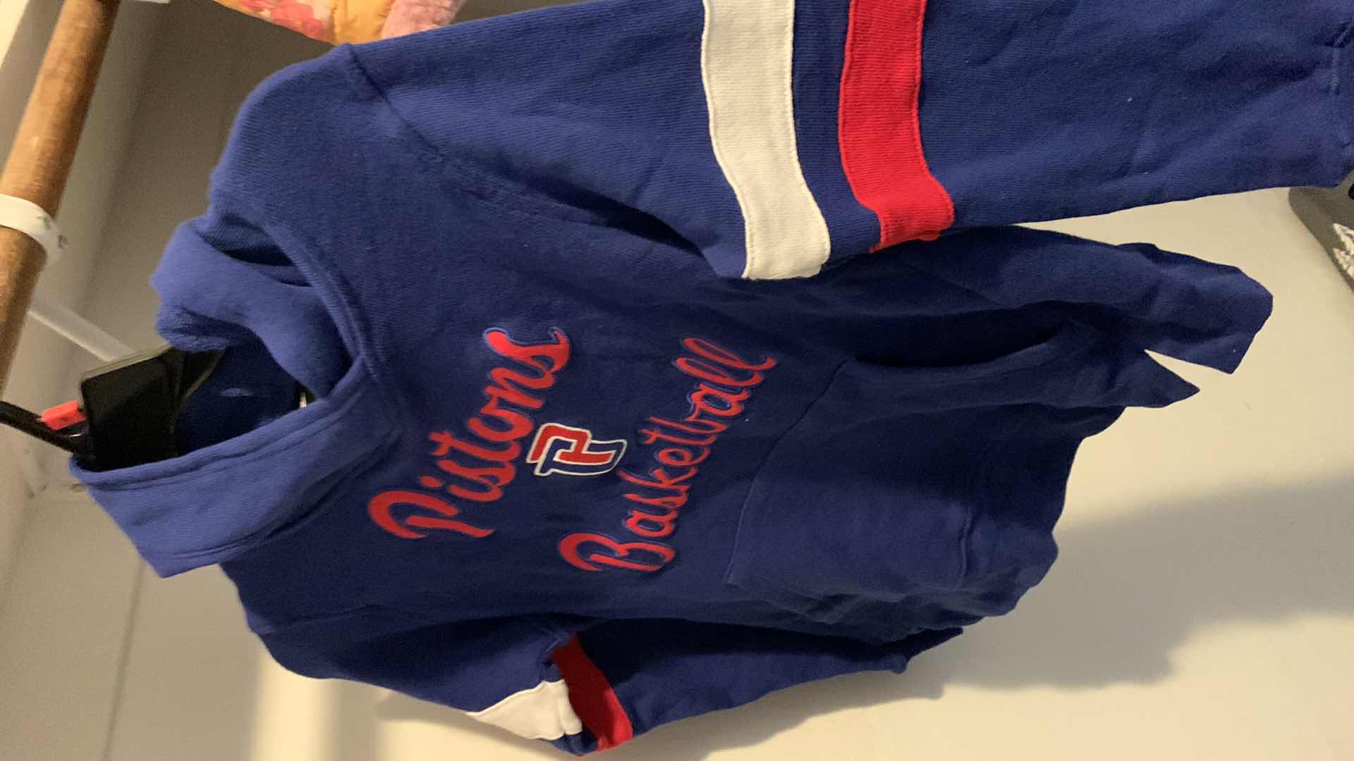 Photo 1 of GIRLS NBA DETROIT PISTONS HOODIE SIZE M