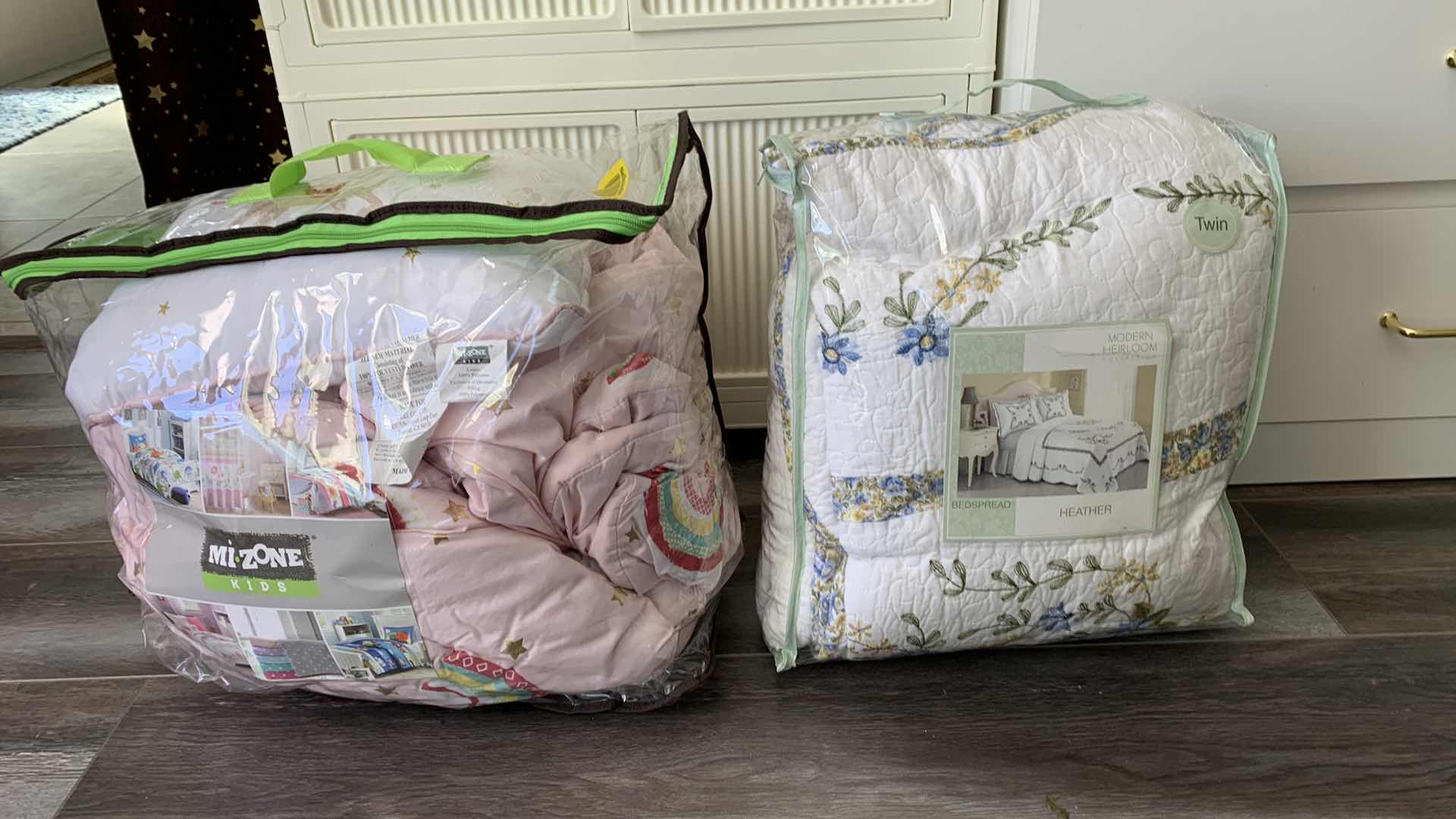 Photo 1 of 2-BED COMFORTER SETS TWIN