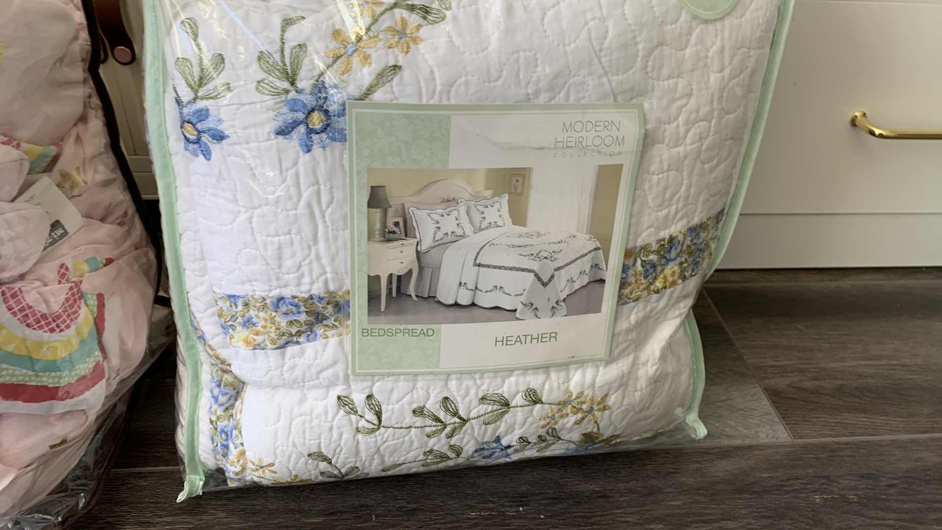 Photo 1 of 2-BED COMFORTER SETS TWIN