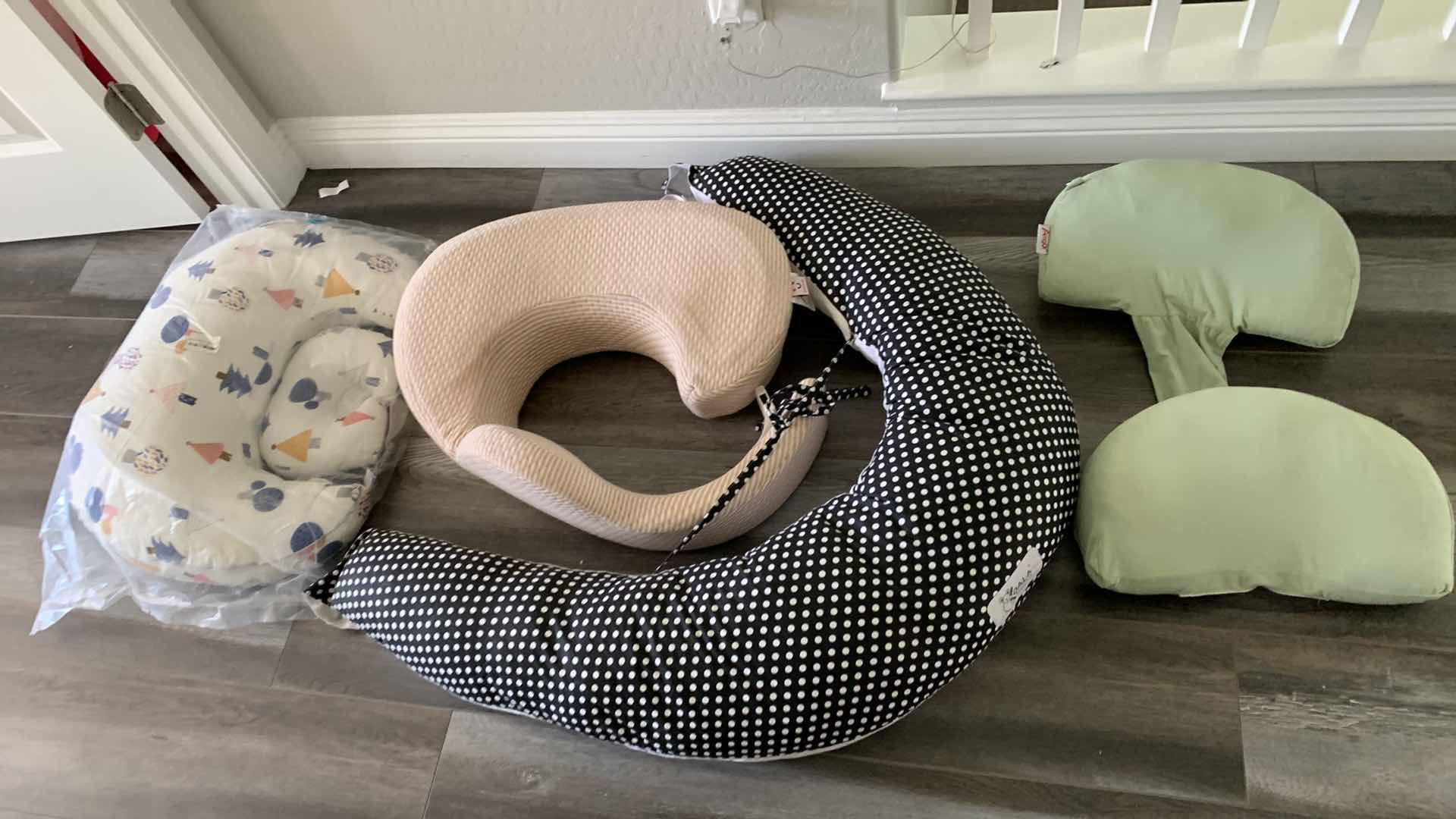 Photo 1 of 4-PREGNANCY AND BABY SPECIALTY PILLOWS