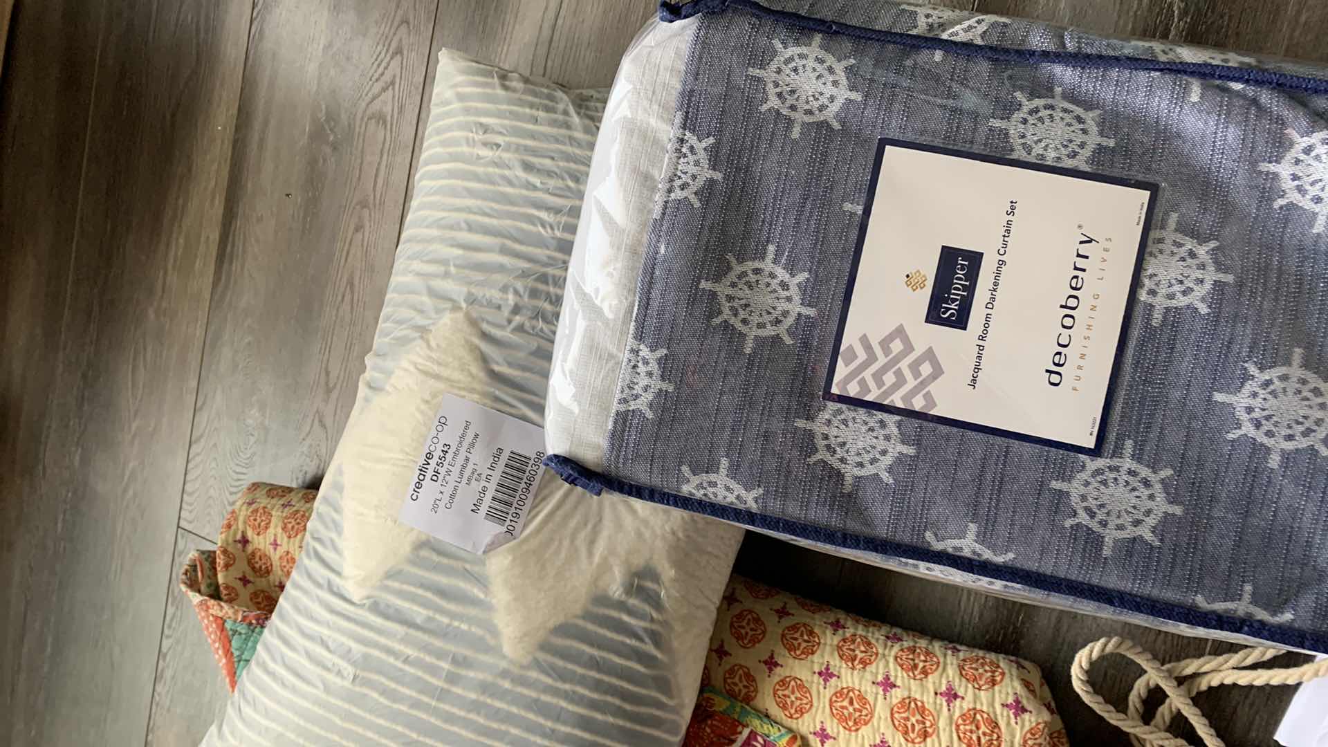 Photo 3 of ASSORTED LINENS AND CURTAINS