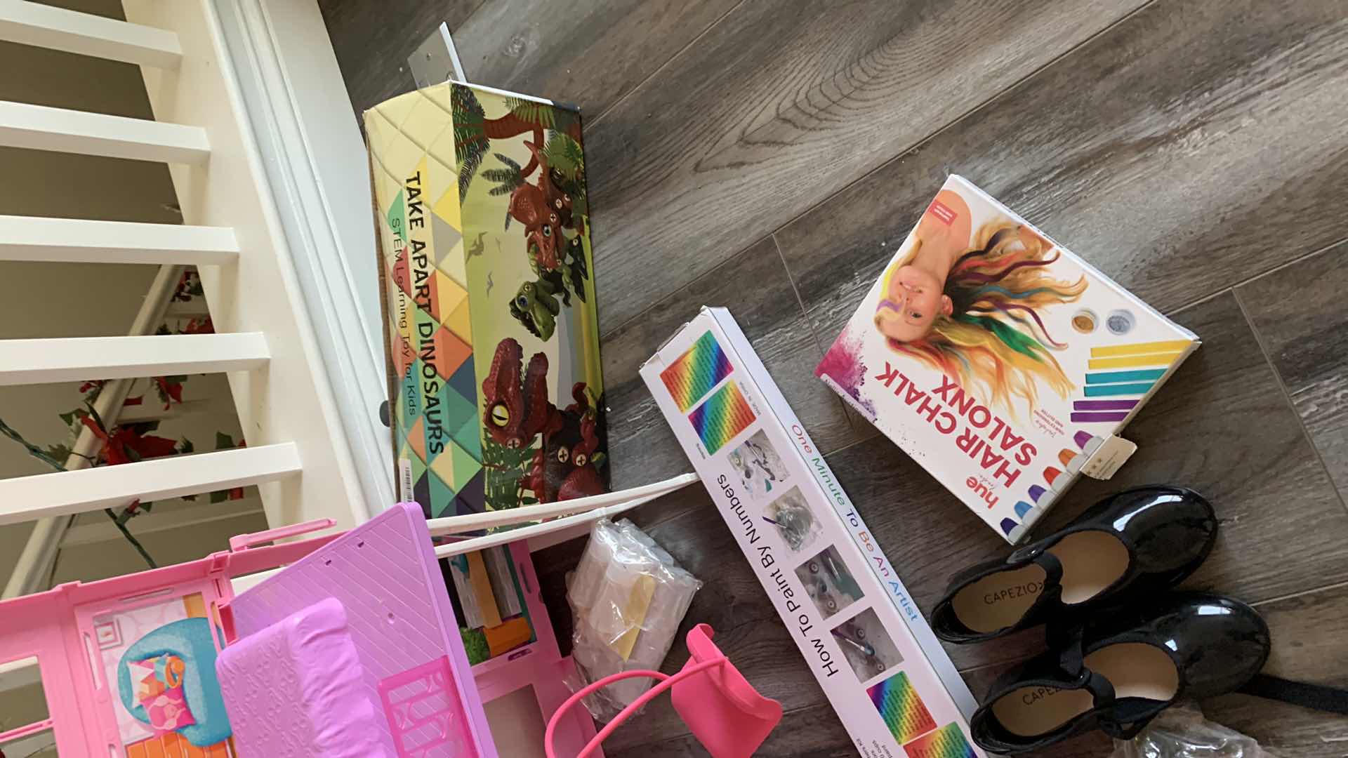 Photo 4 of DOLLHOUSE AND TOYS