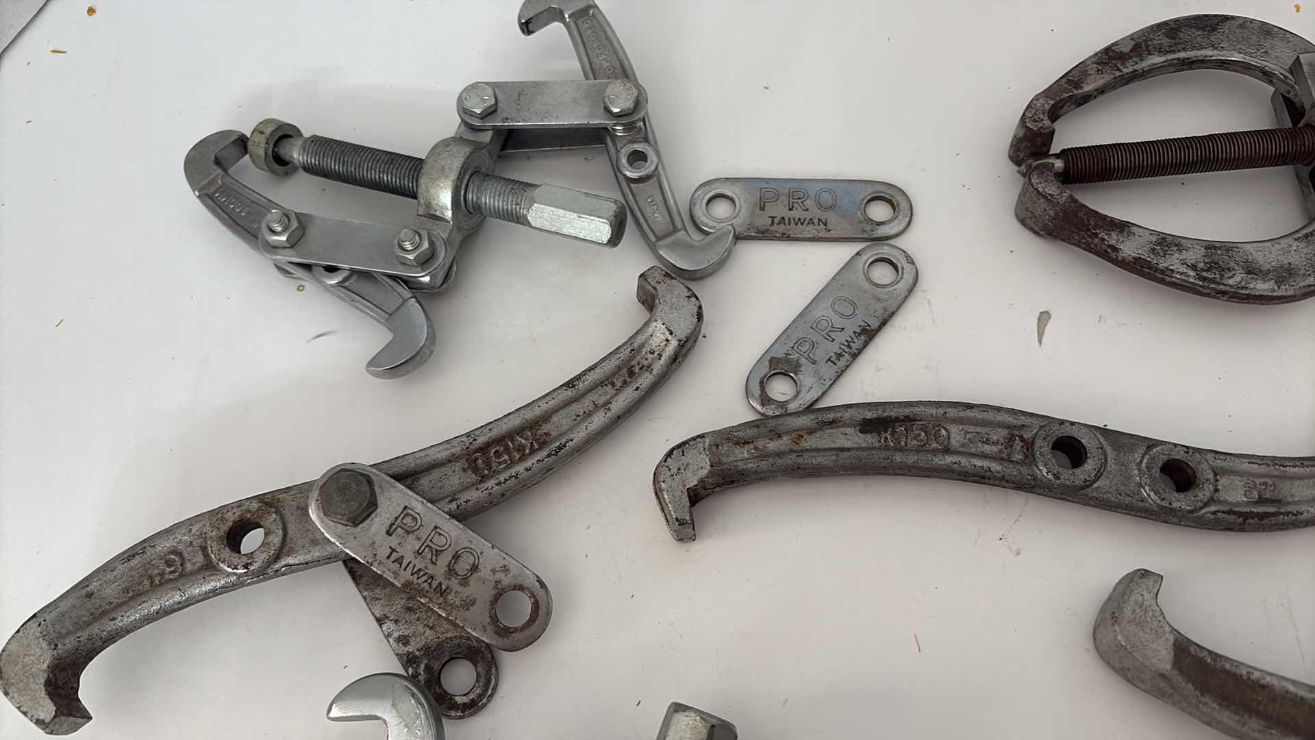 Photo 3 of (6)PCS GEAR PULLERS