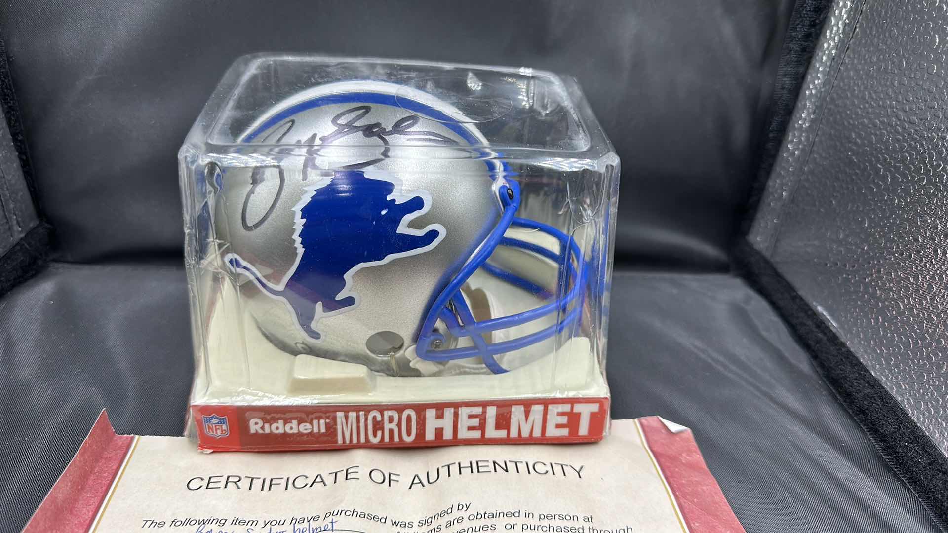 Photo 3 of BARRY SANDERS AUTOGRAPHED MINI-HELMET W COA