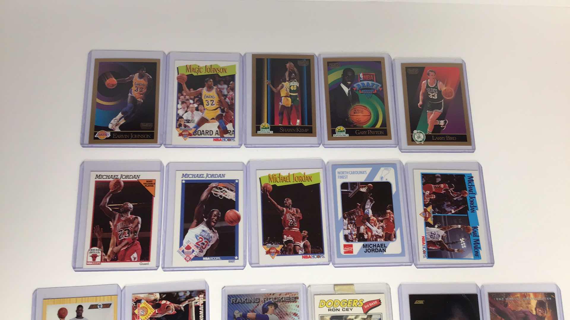 Photo 1 of $40 LOT OF 16 MISC SKYBOX CARDS IN SLEEVES NBA, NFL, MLB*