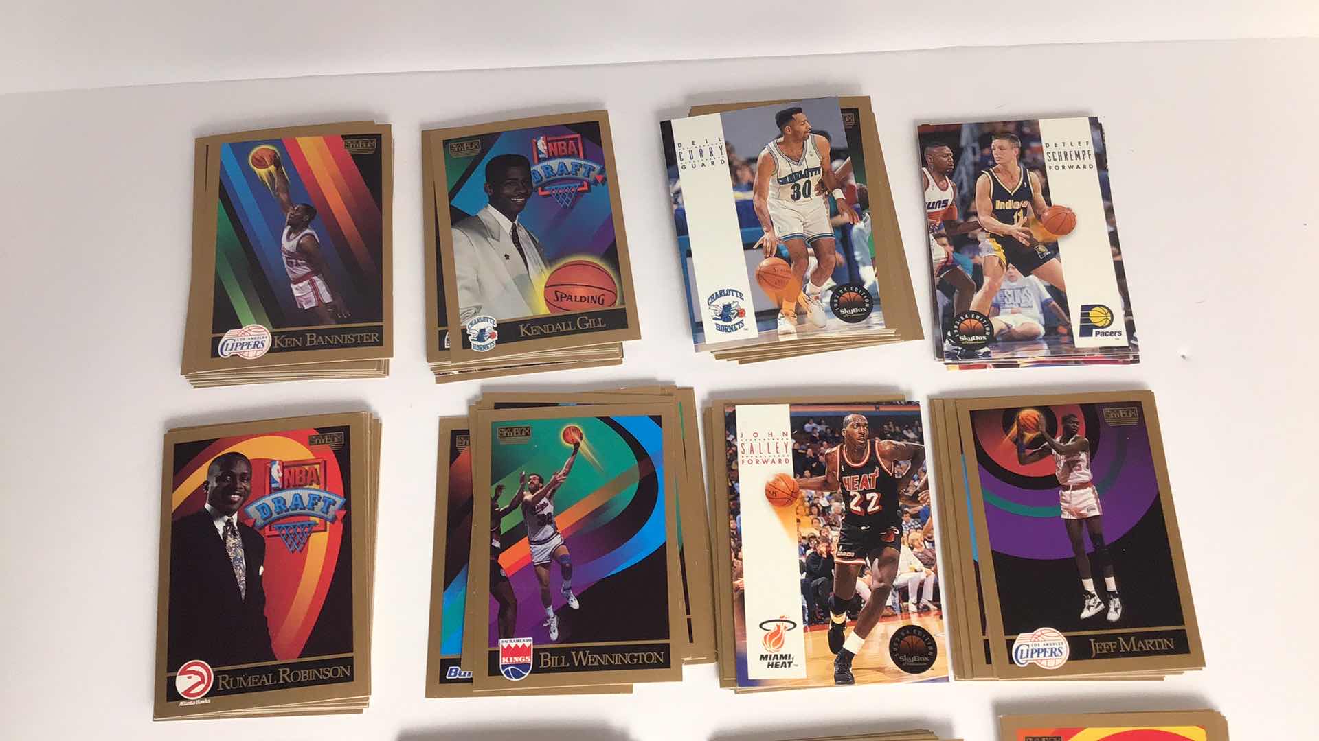 Photo 1 of $75 LOT OF APPROX 200 MISC SKYBOX 90S NBA CARDS*