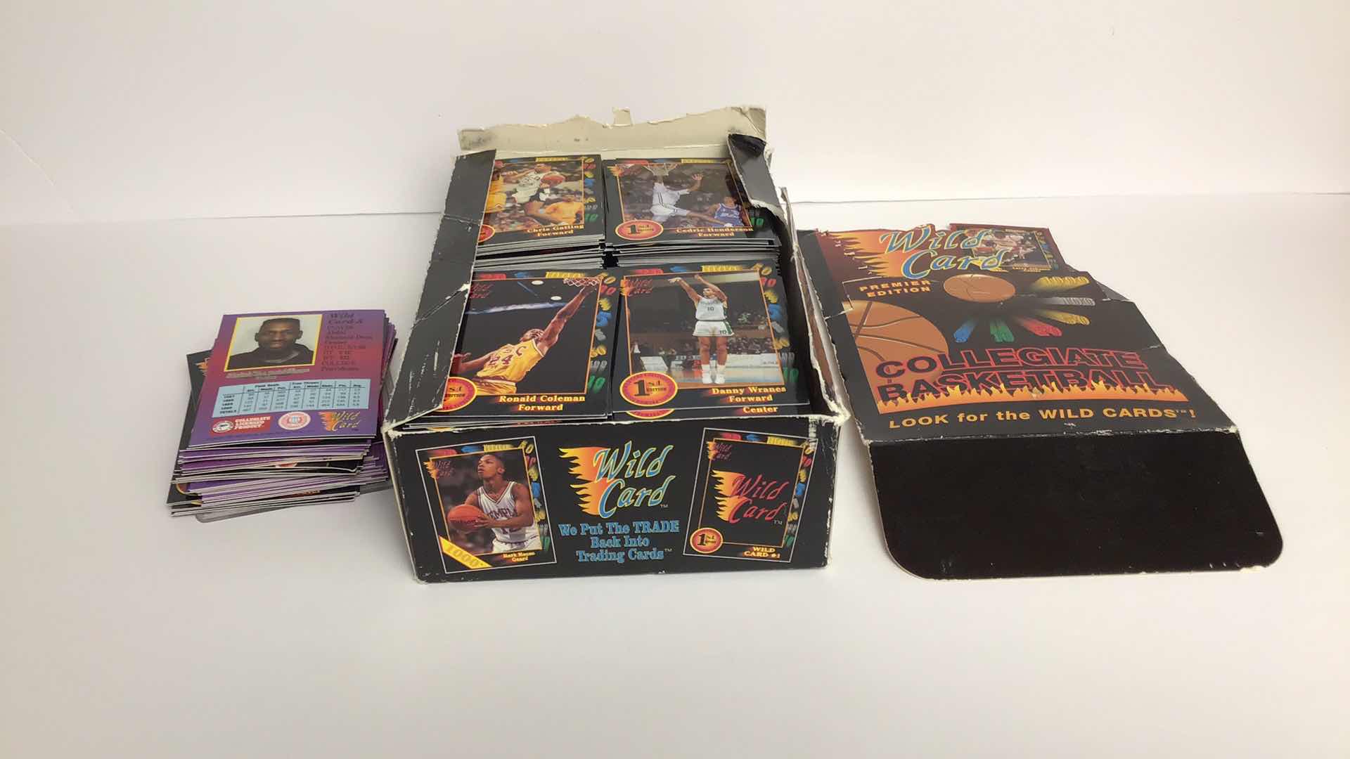 Photo 1 of $50 LOT OF APPROX 500 WILDCARD COLLEGIATE BASKETBALL NBS CARDS W BOX