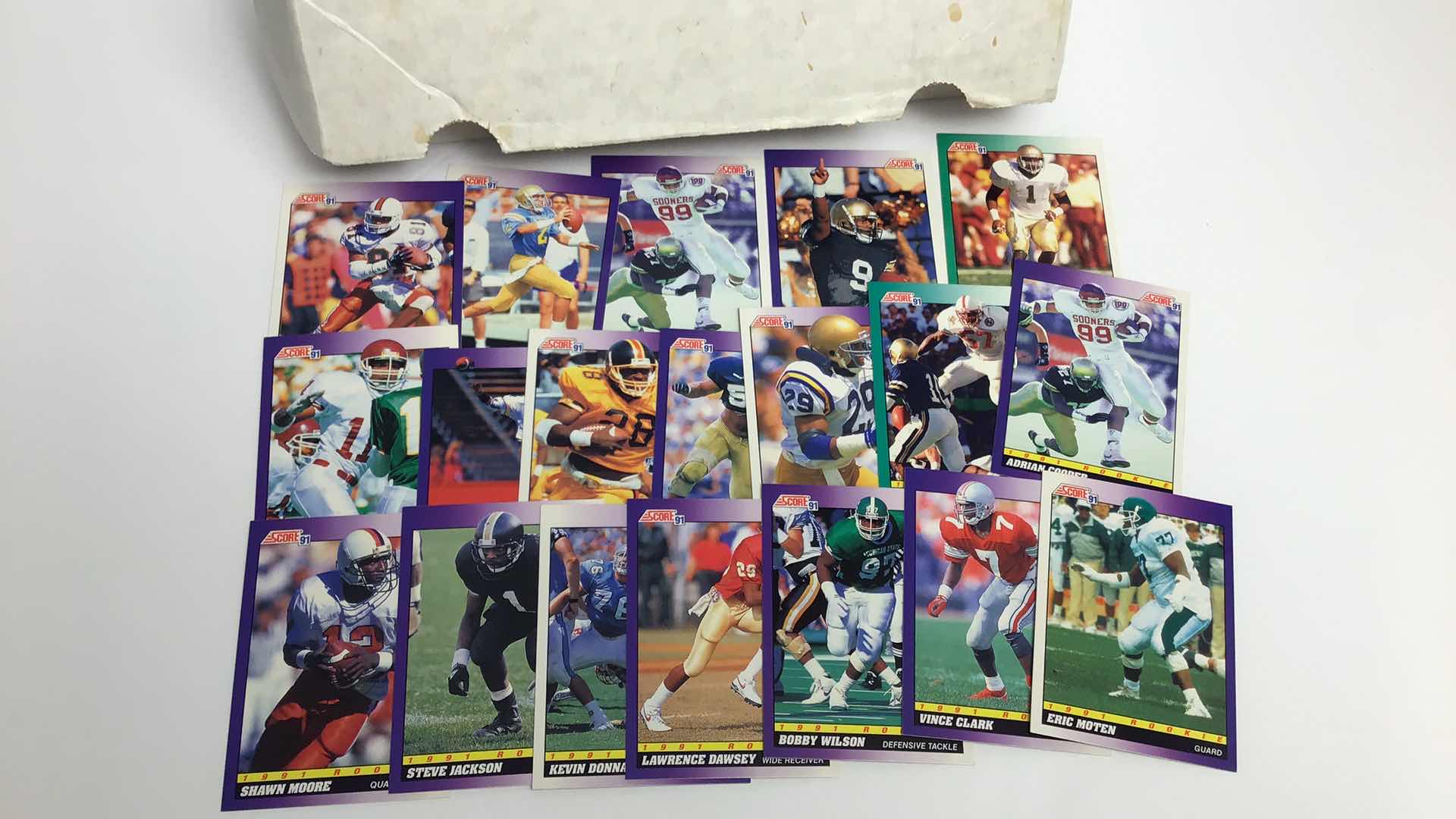 Photo 1 of $150 LOT OF APPROX 450 1991 SCORE ROOKIE NFL CARDS*