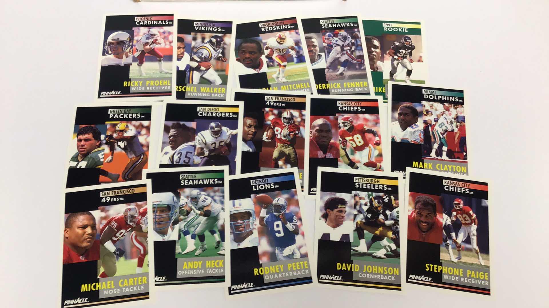 Photo 1 of $50 LOT OF APPROX 250 PINNACLE & NBA HOOPS 1990s NBA/NFL TRADING CARDS*