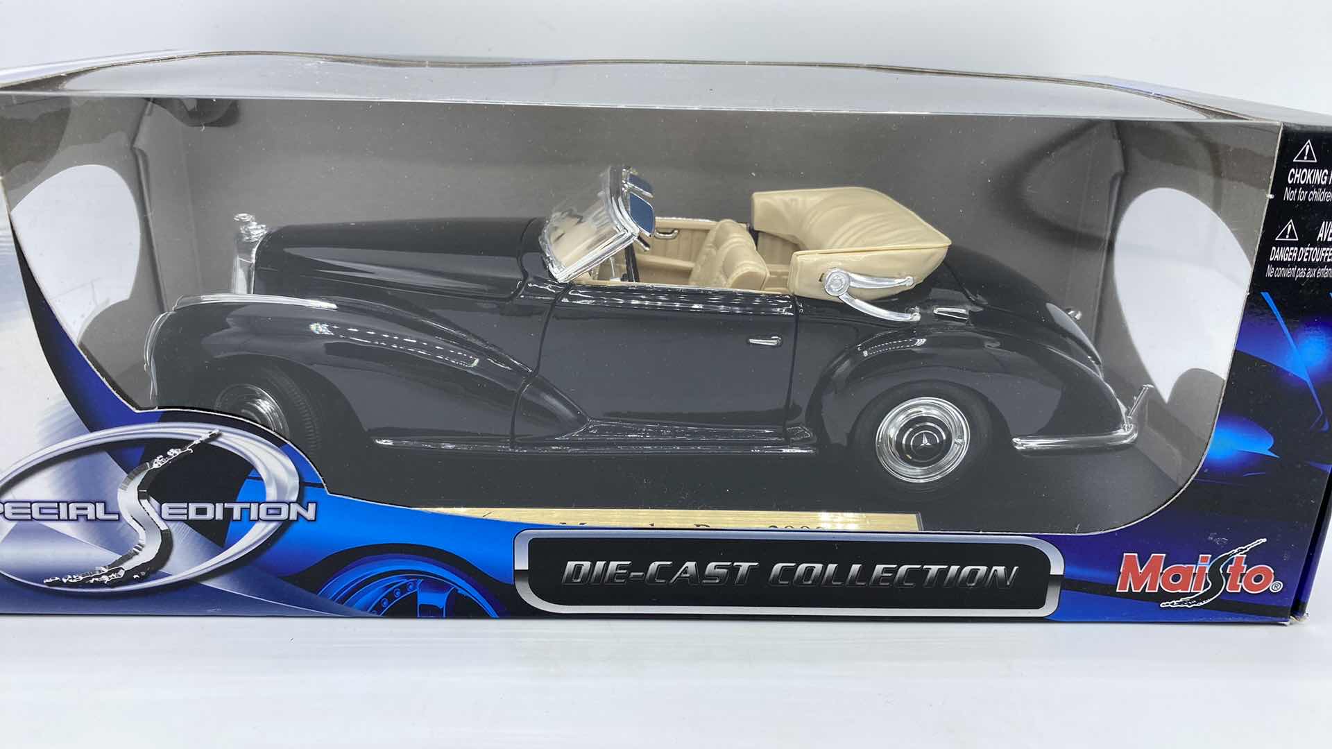 Photo 1 of PAIR OF MAISTO MODELS 1955 MERCEDES BENZ 300S & 1952 CITROEN SCALE 1:18