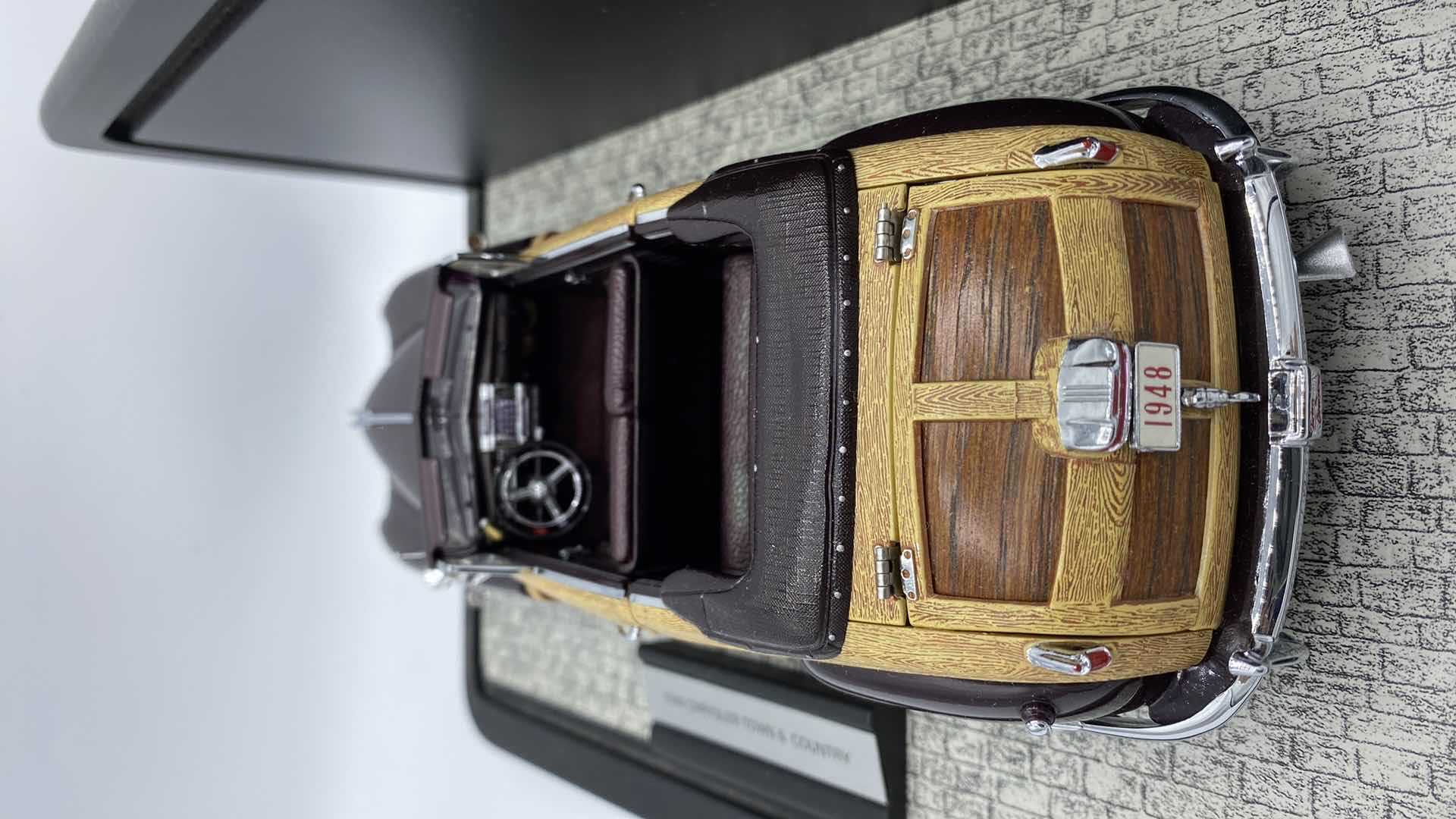 Photo 4 of DANBURY MINT 1948 CHRYSLER CONVERTIBLE TOWN & COUNTRY SCALE 1:24