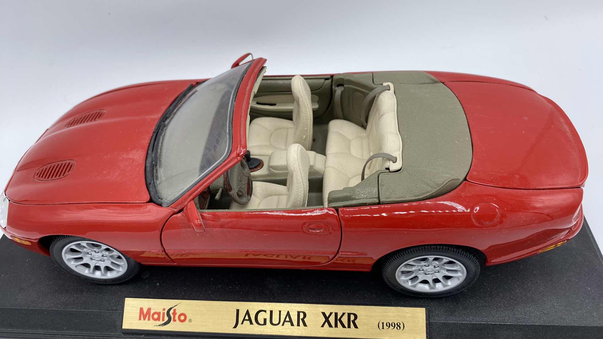 Photo 1 of MAISTO 1998 JAGUAR XKR SCALE 1:18 $100