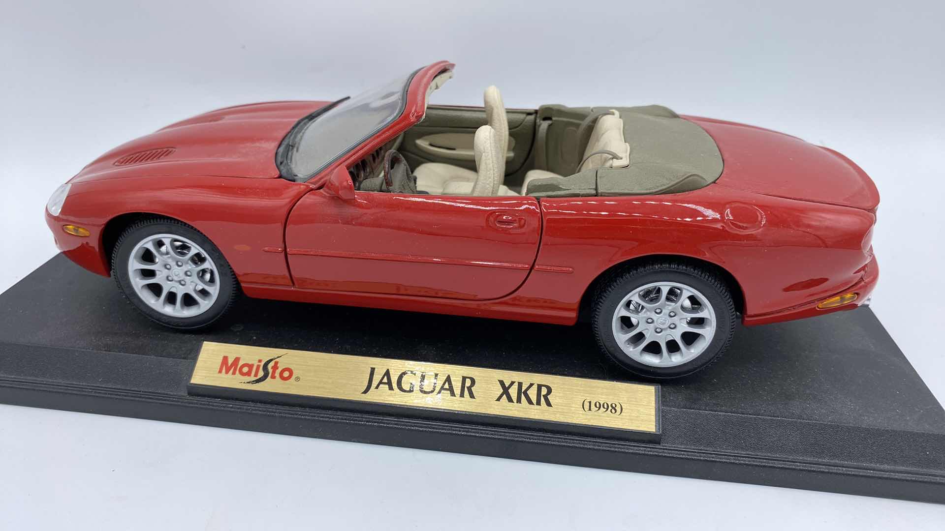 Photo 1 of MAISTO 1998 JAGUAR XKR SCALE 1:18 $100