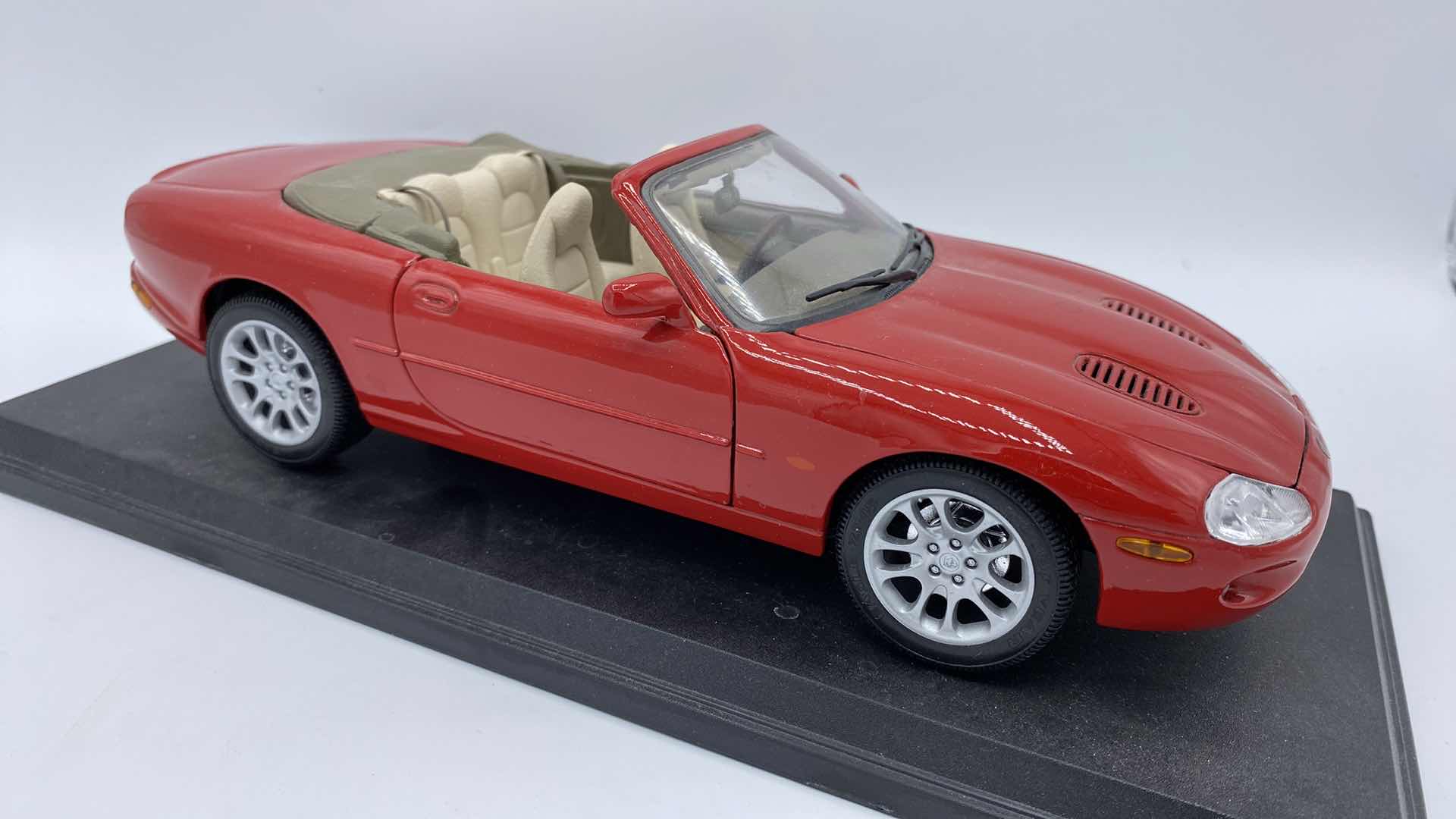 Photo 1 of MAISTO 1998 JAGUAR XKR SCALE 1:18 $100