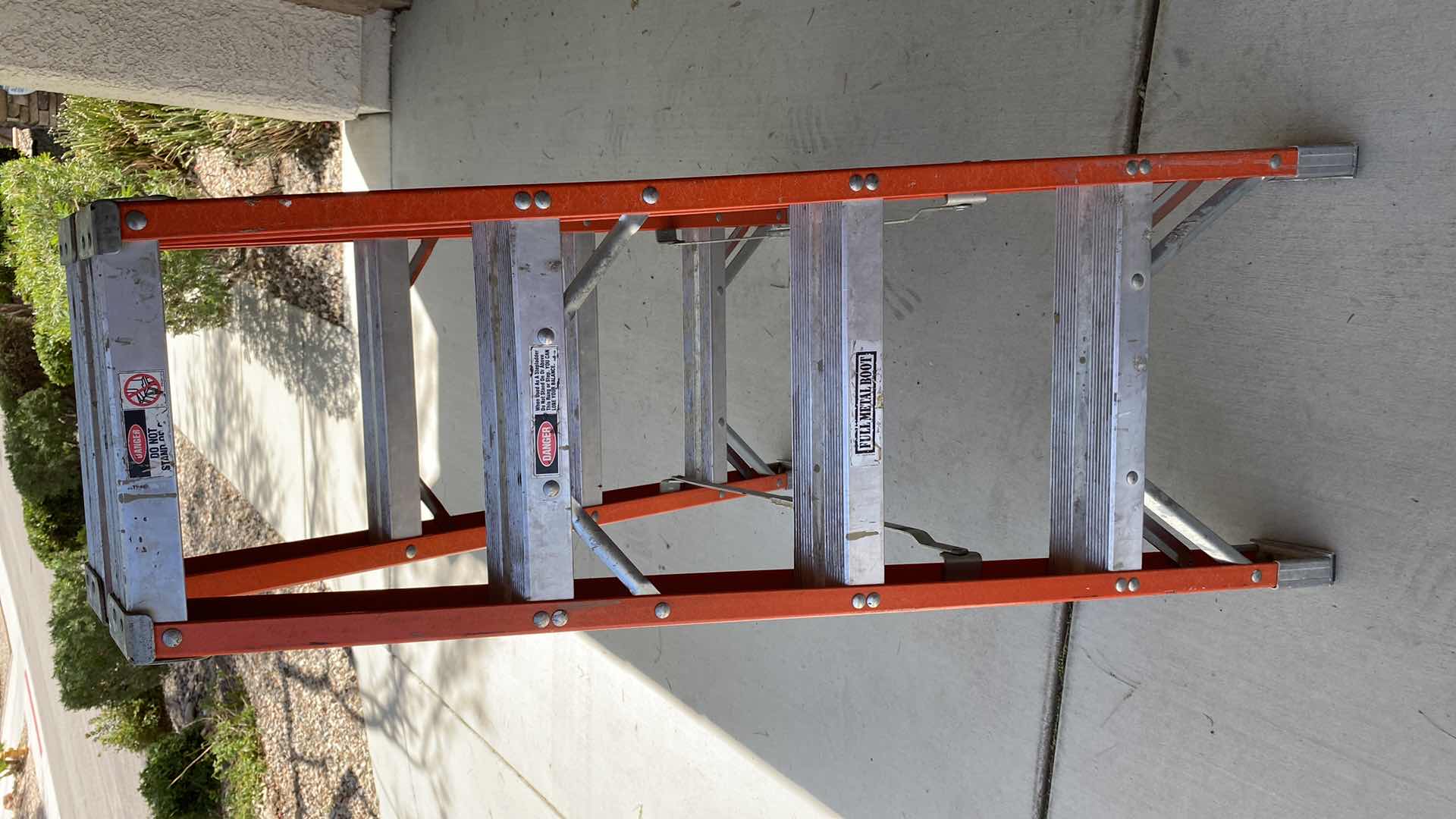 Photo 1 of LOUISVILLE 4’ LADDER