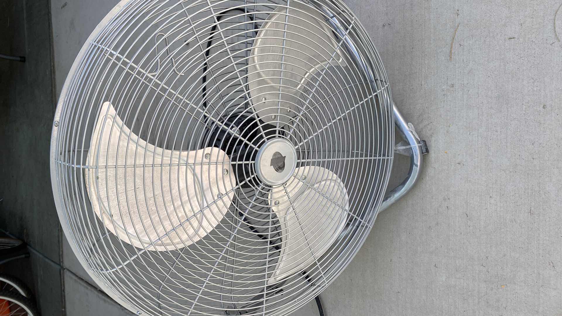 Photo 2 of FLOOR FAN 24”