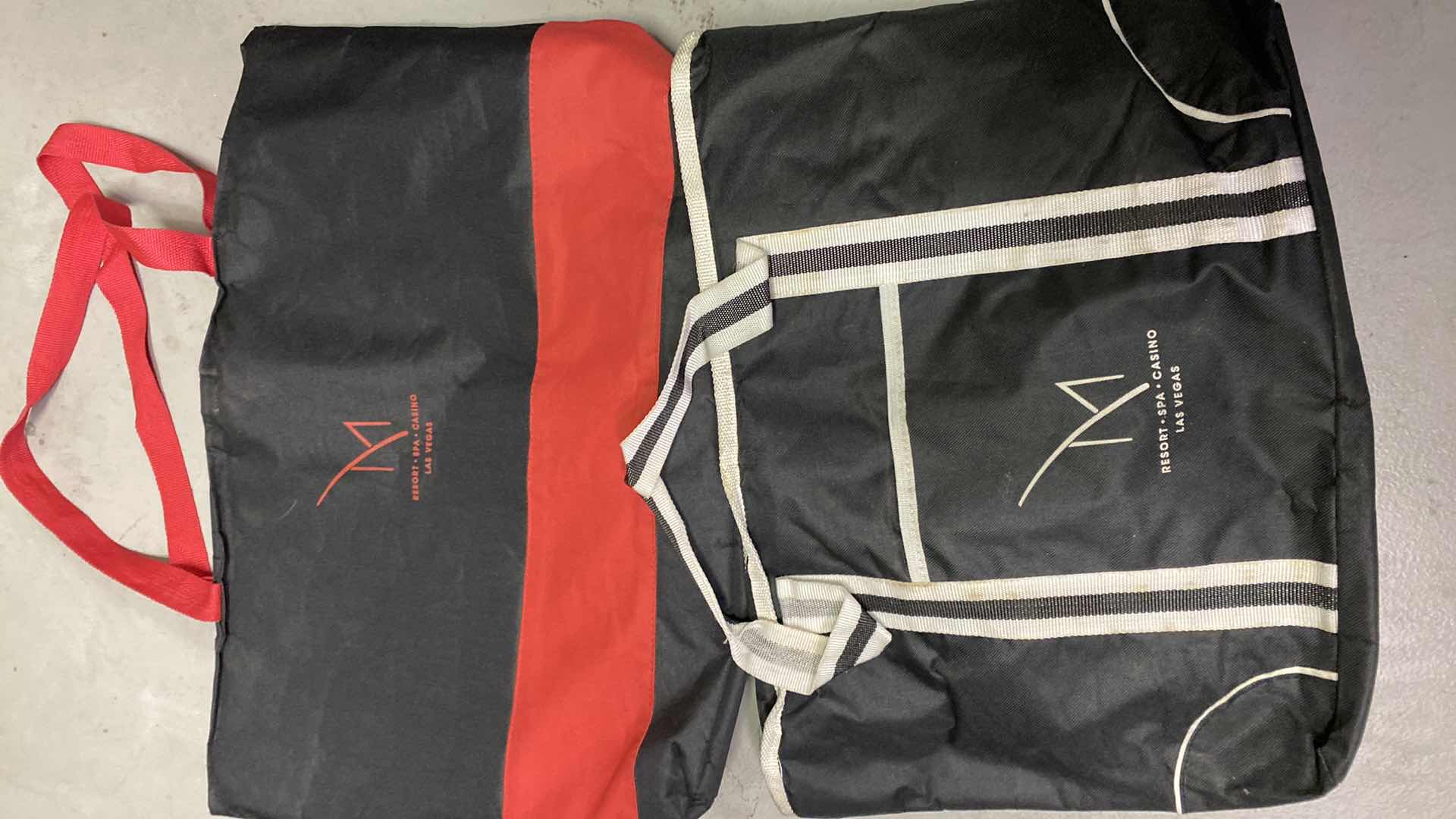 Photo 1 of 3 LARGE INSULATED BAGS AND 1 DIVIDED COLLAPSABLE BAG