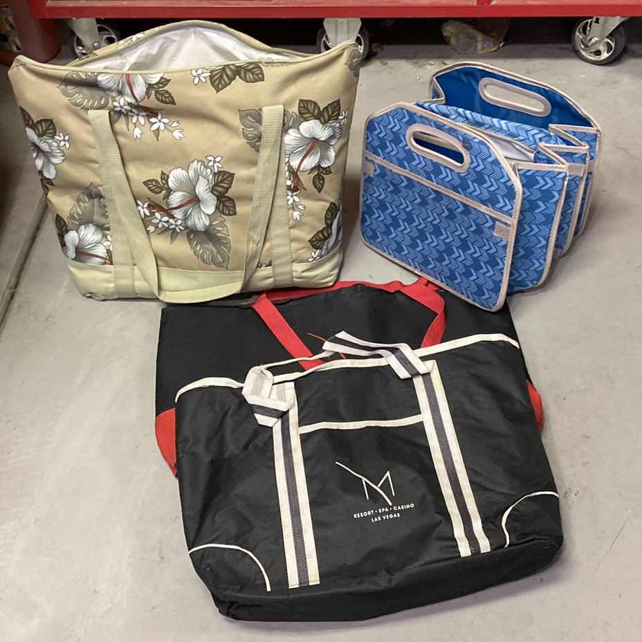 Photo 1 of 3 LARGE INSULATED BAGS AND 1 DIVIDED COLLAPSABLE BAG