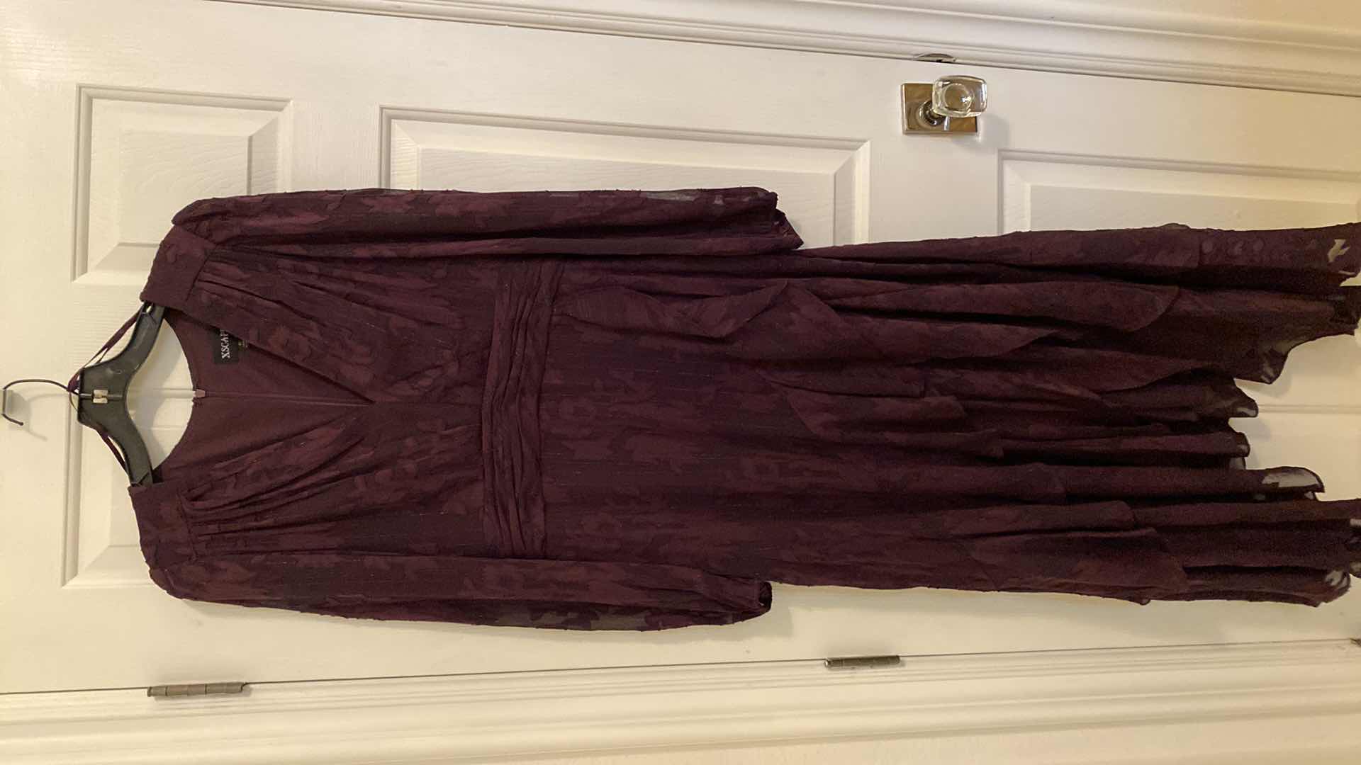 Photo 1 of WOMENS XSCAPE SIZE 10 PLUM COLOR MIDI DRESS (WORN 1 TIME)