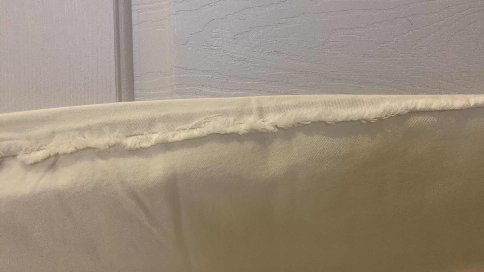 Photo 1 of WOMENS SIZE 8 NEW NO TAG LOGO BY  LORI GOLDSTEIN WHITE SKINNY FRAYED SEAM ANKLE JEANS