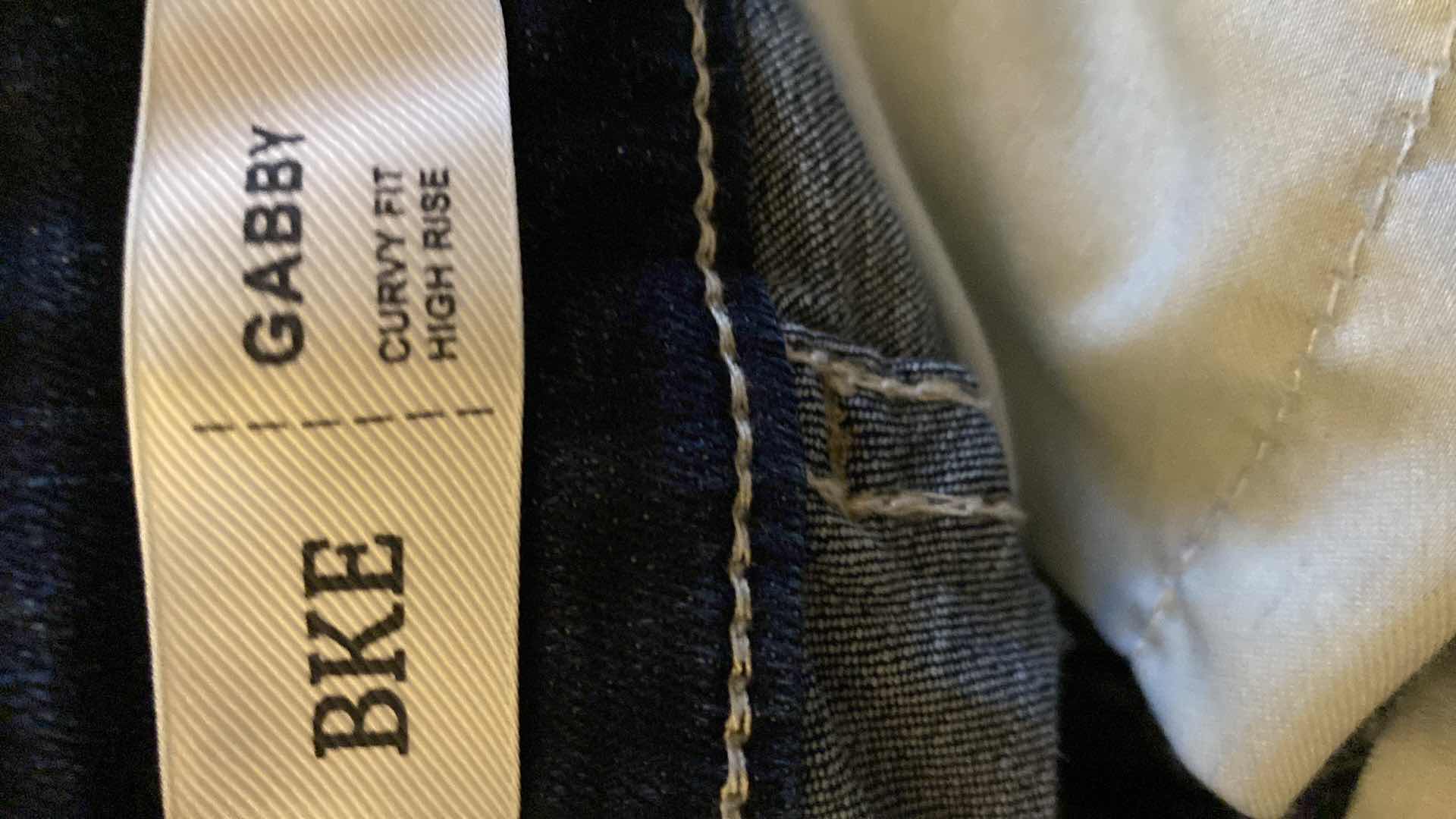 Photo 1 of WOMENS SIZE 25 BUCKLE BKE GABBY OMBRÉ FADE CROP JEANS