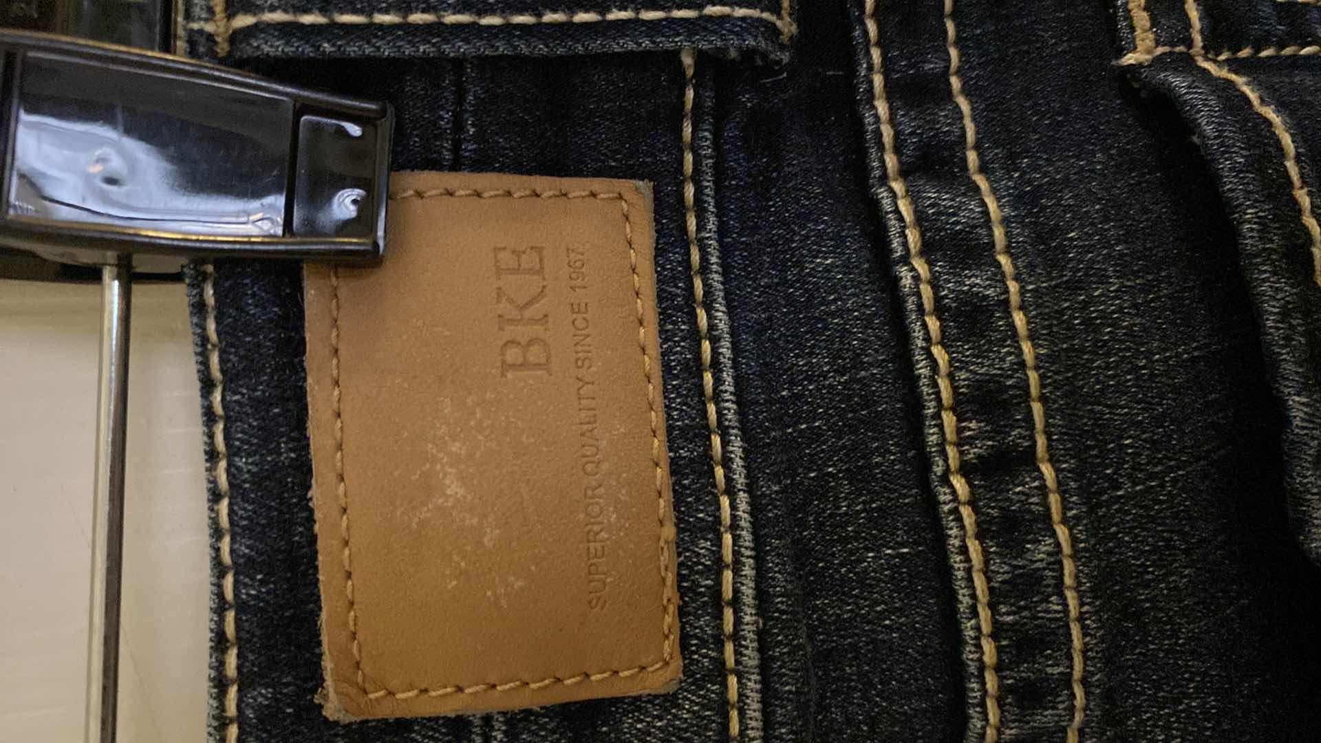 Photo 1 of WOMENS SIZE 25 BUCKLE BKE GABBY OMBRÉ FADE CROP JEANS