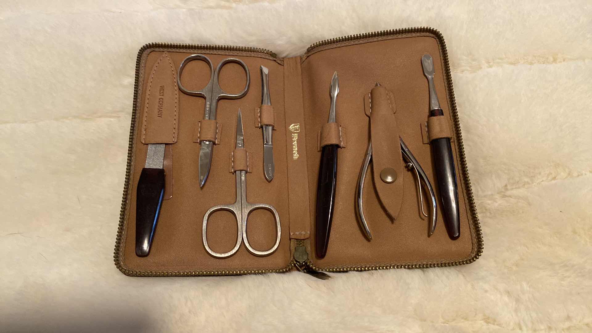 Photo 2 of VINTAGE THE FRENCH COMPANY MANICURE KIT