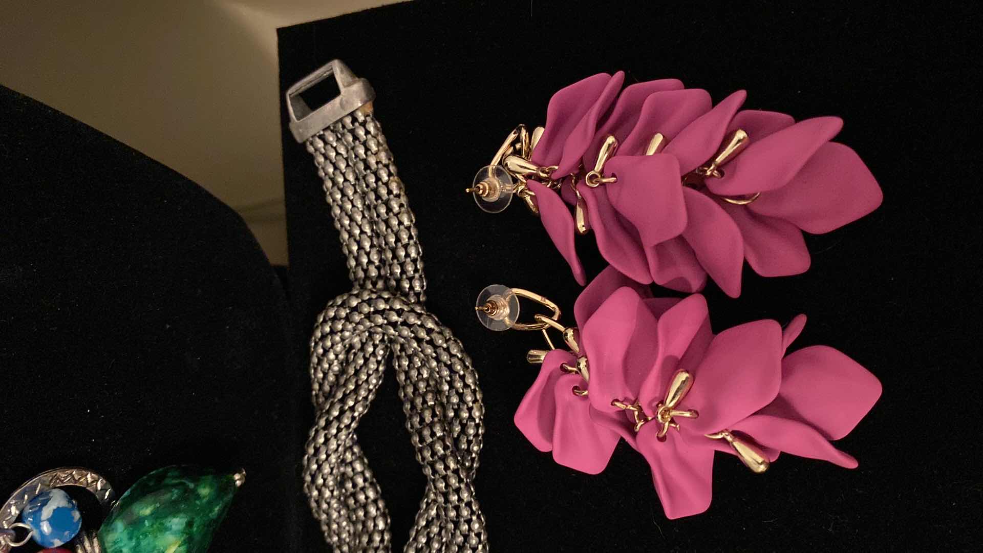 Photo 1 of COSTUME JEWELRY - NON-RETURNABLE FINAL SALE