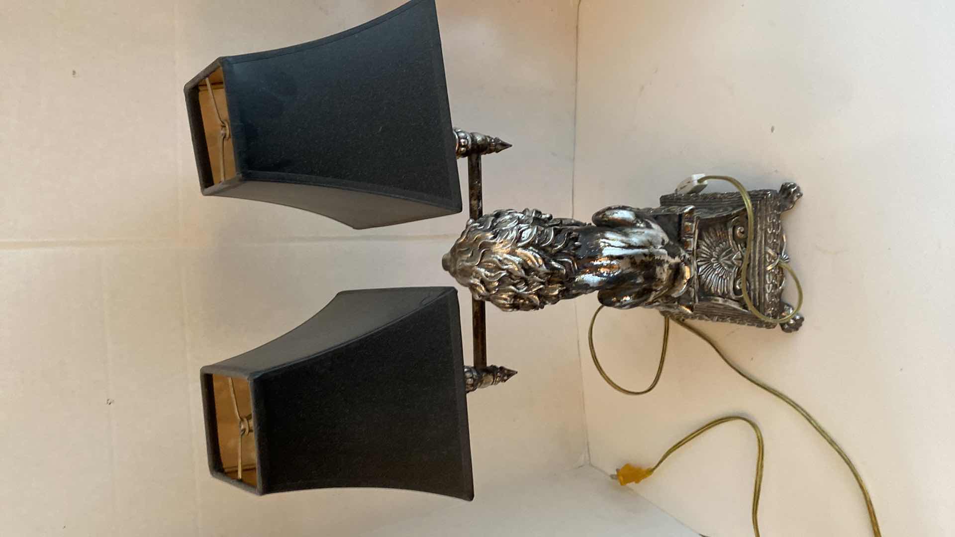 Photo 4 of ORNATE RESIN LION TABLE LAMP H 22”