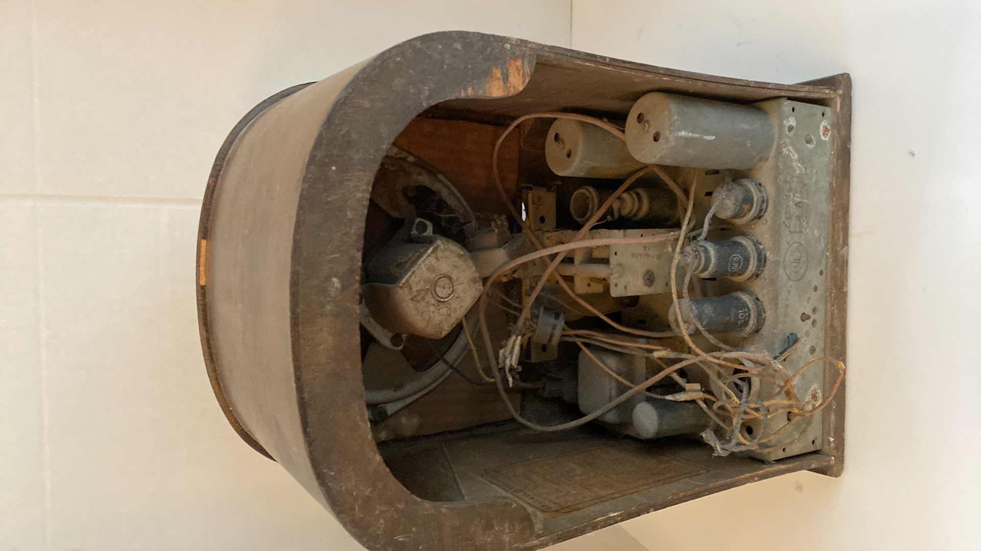 Photo 4 of 1936 ANTIQUE GE TOMBSTONE AM SHORTWAVE ART DECO RADIO 11” X 7.5” H 16.5”