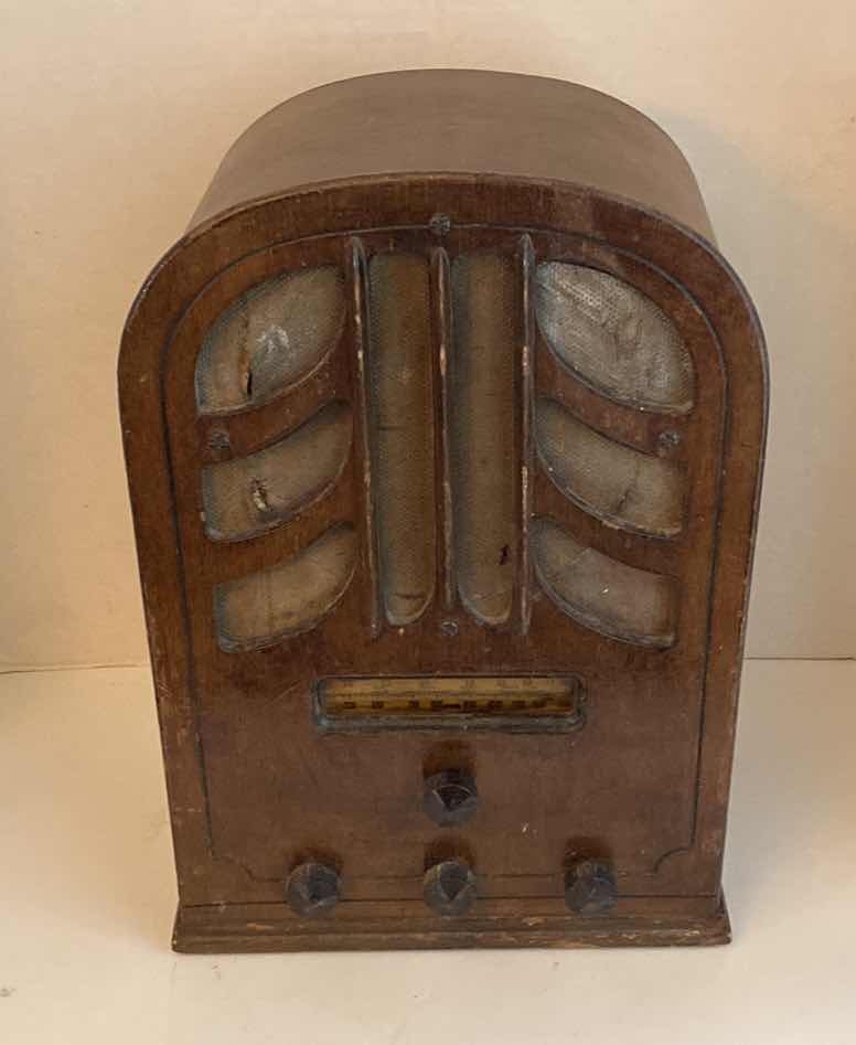 Photo 1 of 1936 ANTIQUE GE TOMBSTONE AM SHORTWAVE ART DECO RADIO 11” X 7.5” H 16.5”