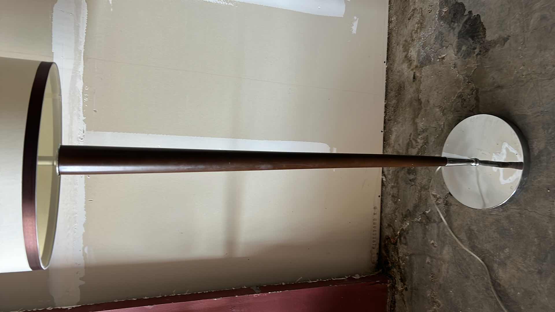 Photo 1 of FLOOR LAMP 5’