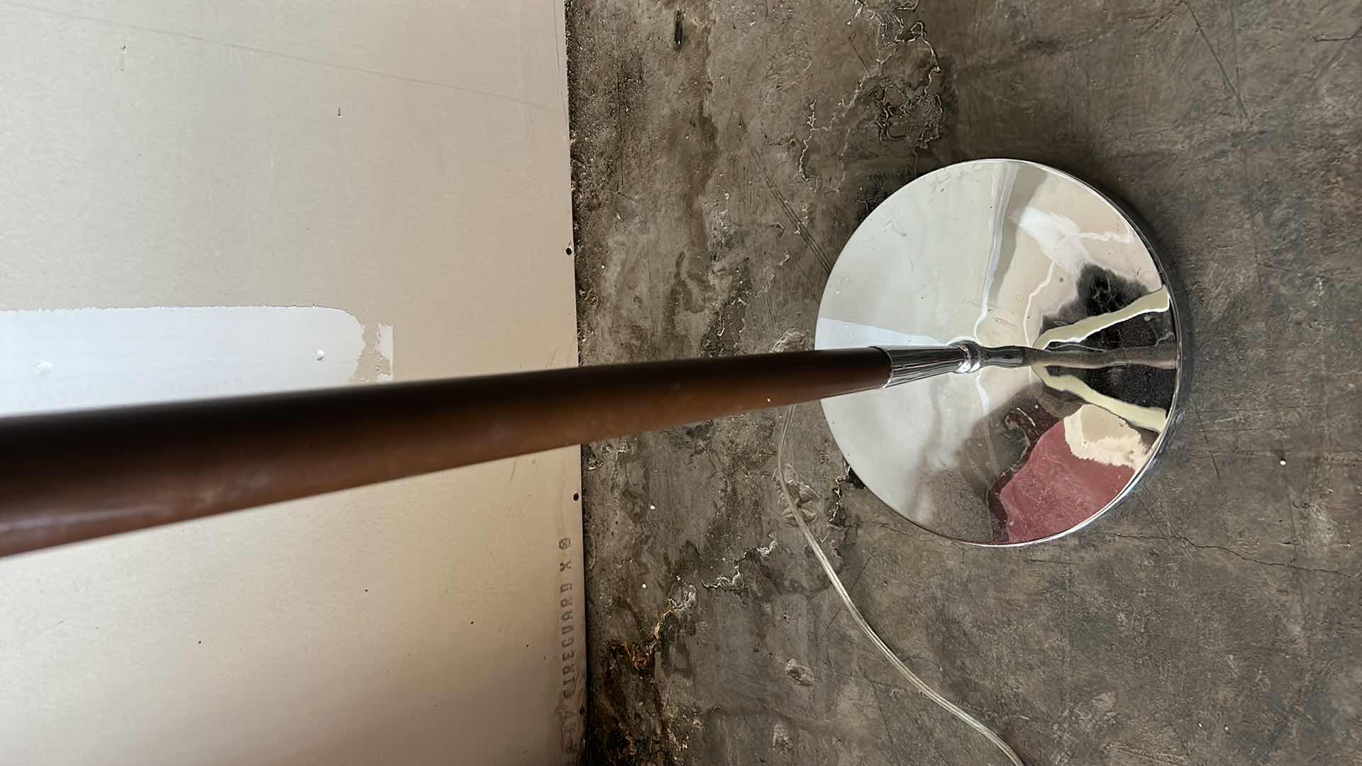 Photo 1 of FLOOR LAMP 5’