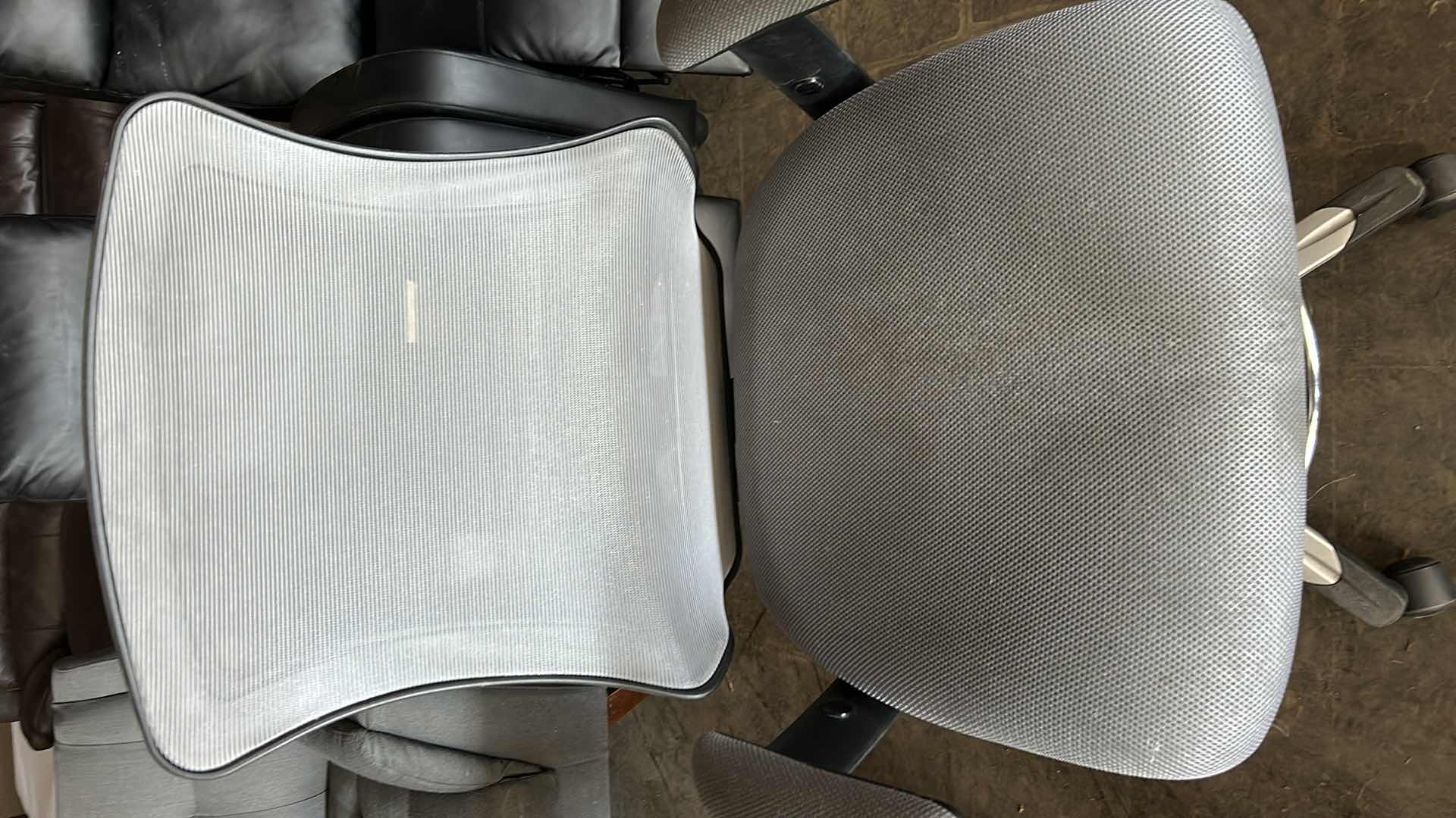 Photo 1 of DESK CHAIR