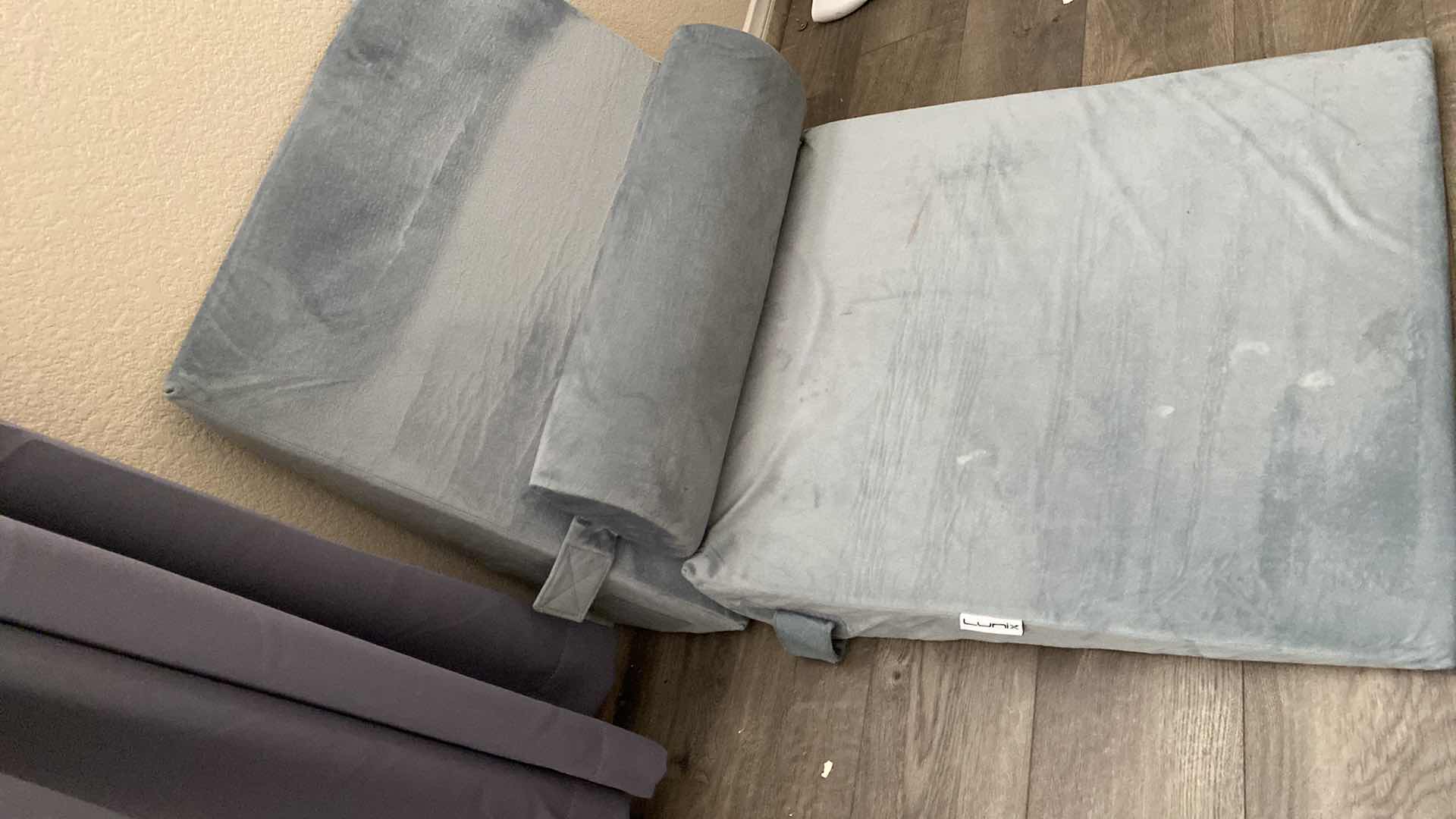 Photo 1 of LUNIX BED PILLOW