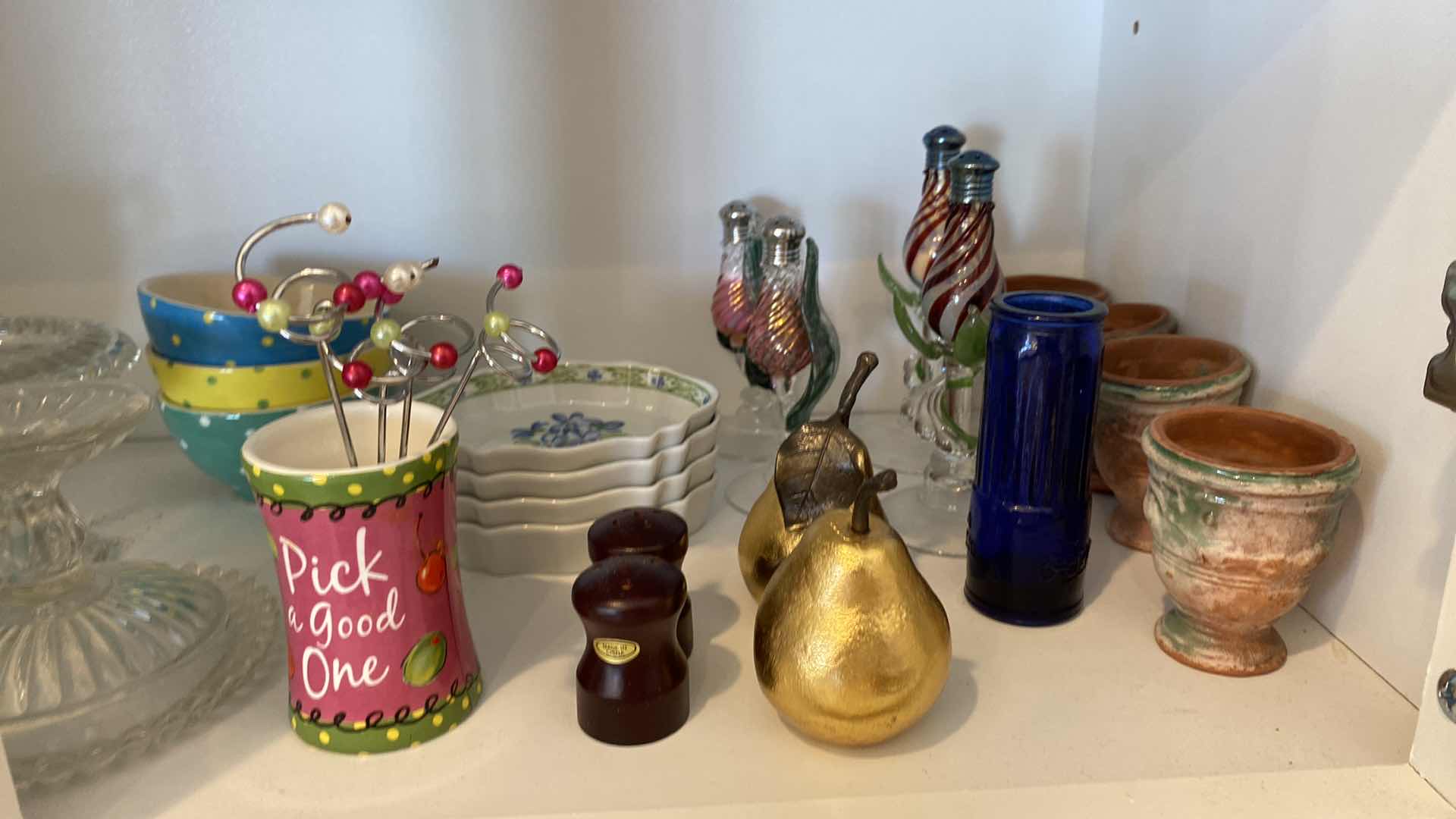 Photo 1 of CONTENTS OF KITCHEN CABINET ASSORTMENT