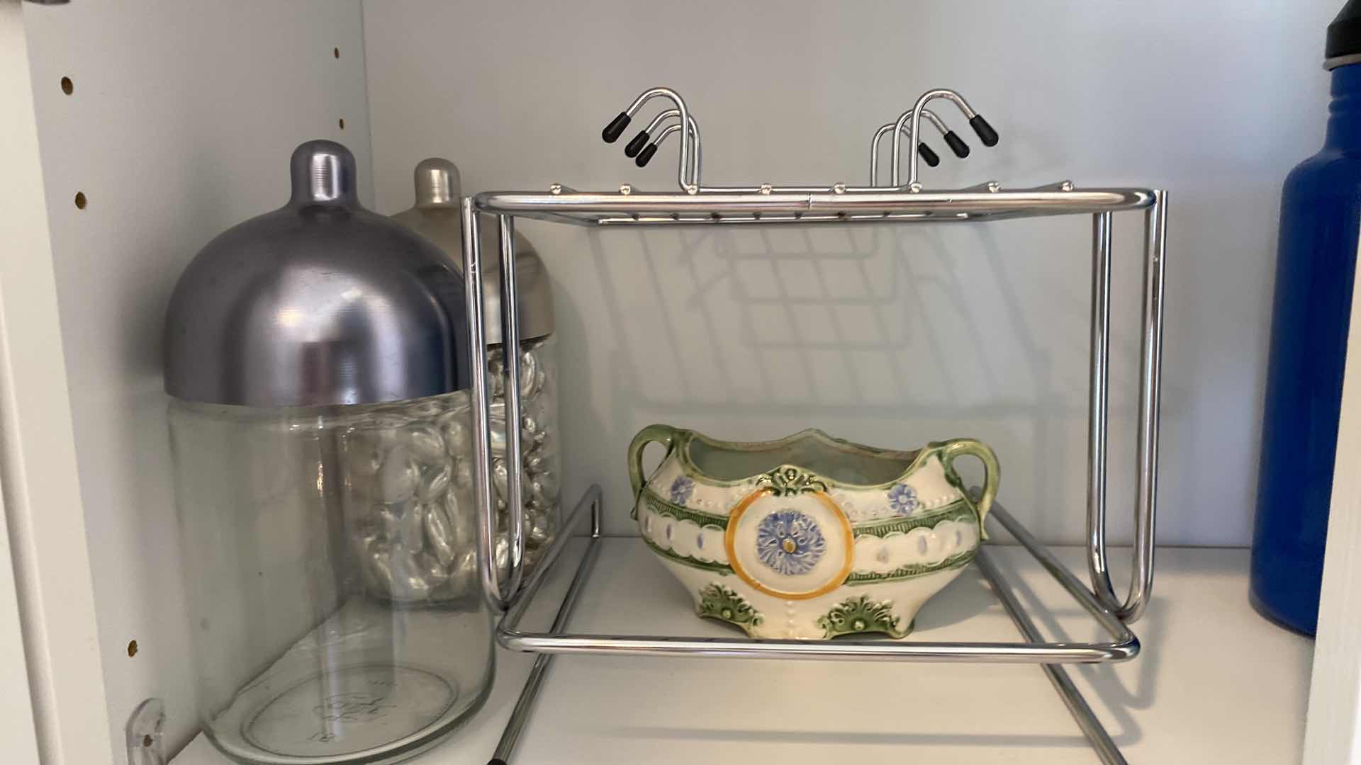 Photo 1 of CONTENTS OF KITCHEN CABINET ASSORTMENT