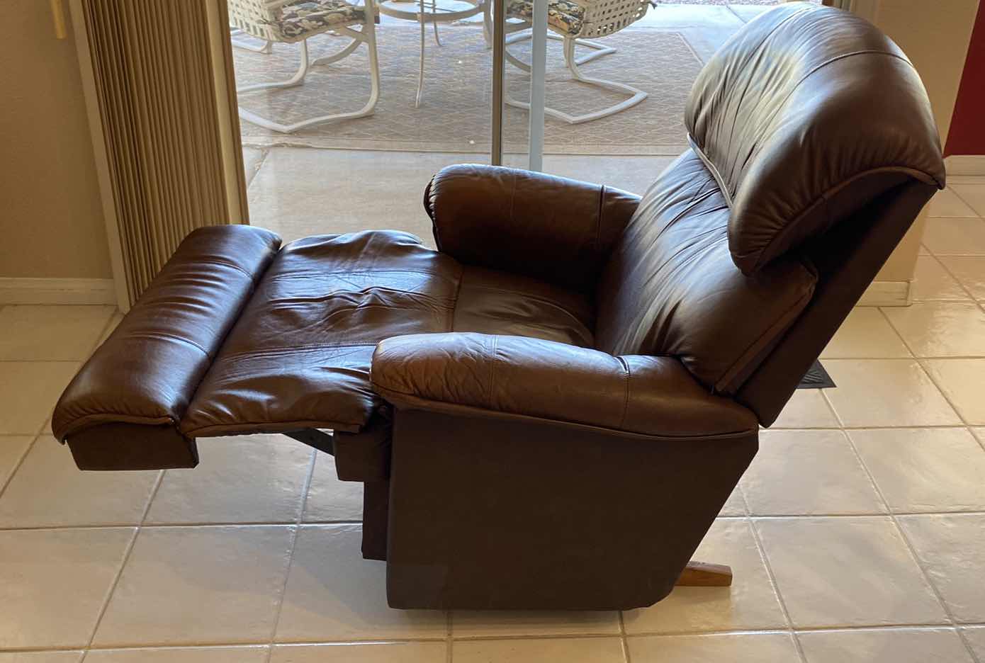 Photo 4 of MANUAL RECLINER 39“ x 32“ H 40”
