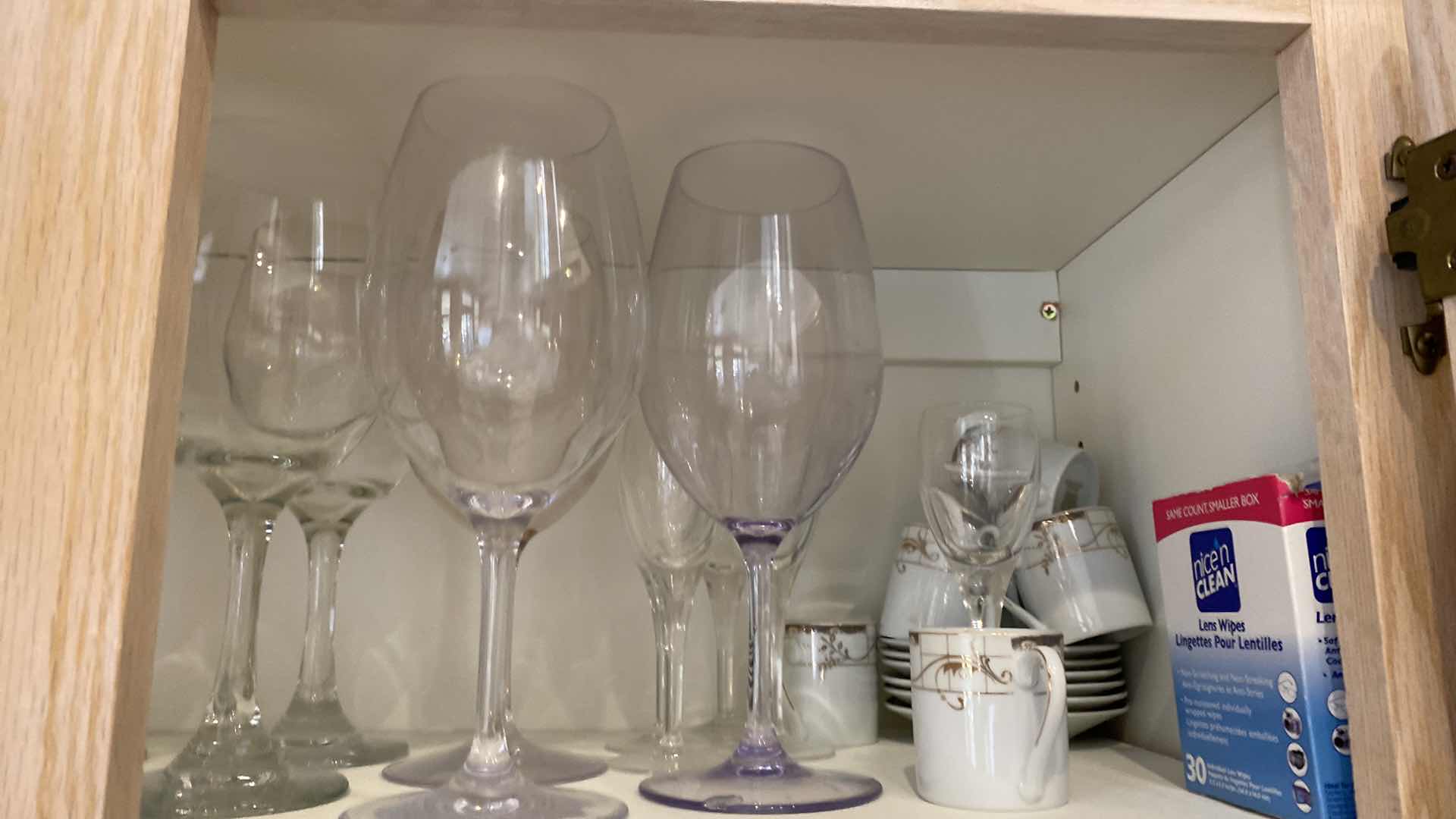 Photo 3 of CONTENTS OF KITCHEN CABINET GLASSWARE