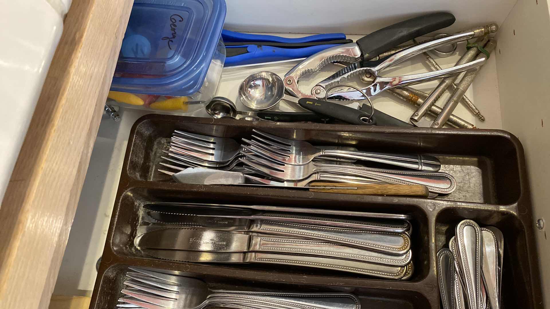 Photo 3 of CONTENTS OF KITCHEN DRAWER SILVERWARE