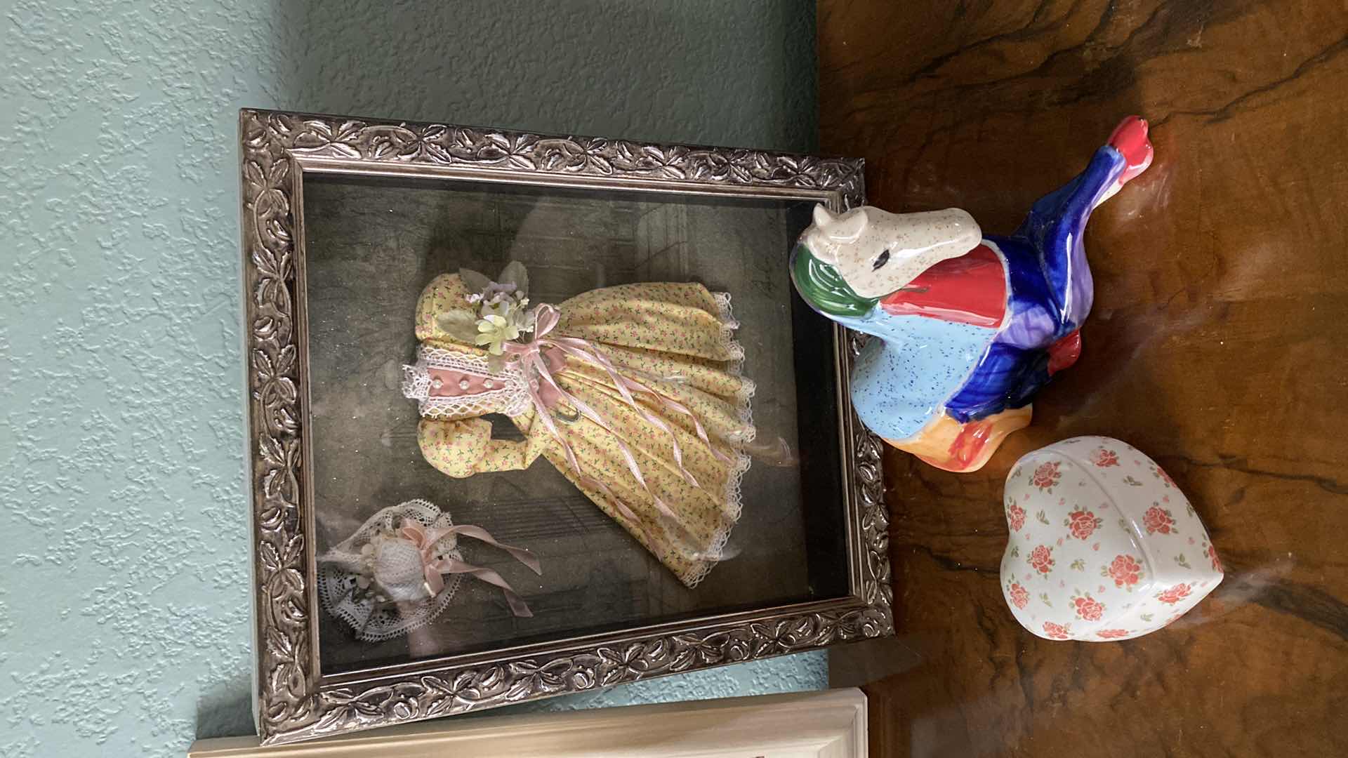 Photo 1 of HOME DECOR ASSORTMENT LARGEST 9 1/2” x 11 1/2”